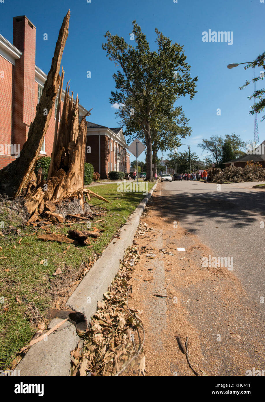 The First Baptist Church, at 7th and Walnut Streets in Lumberton, NC