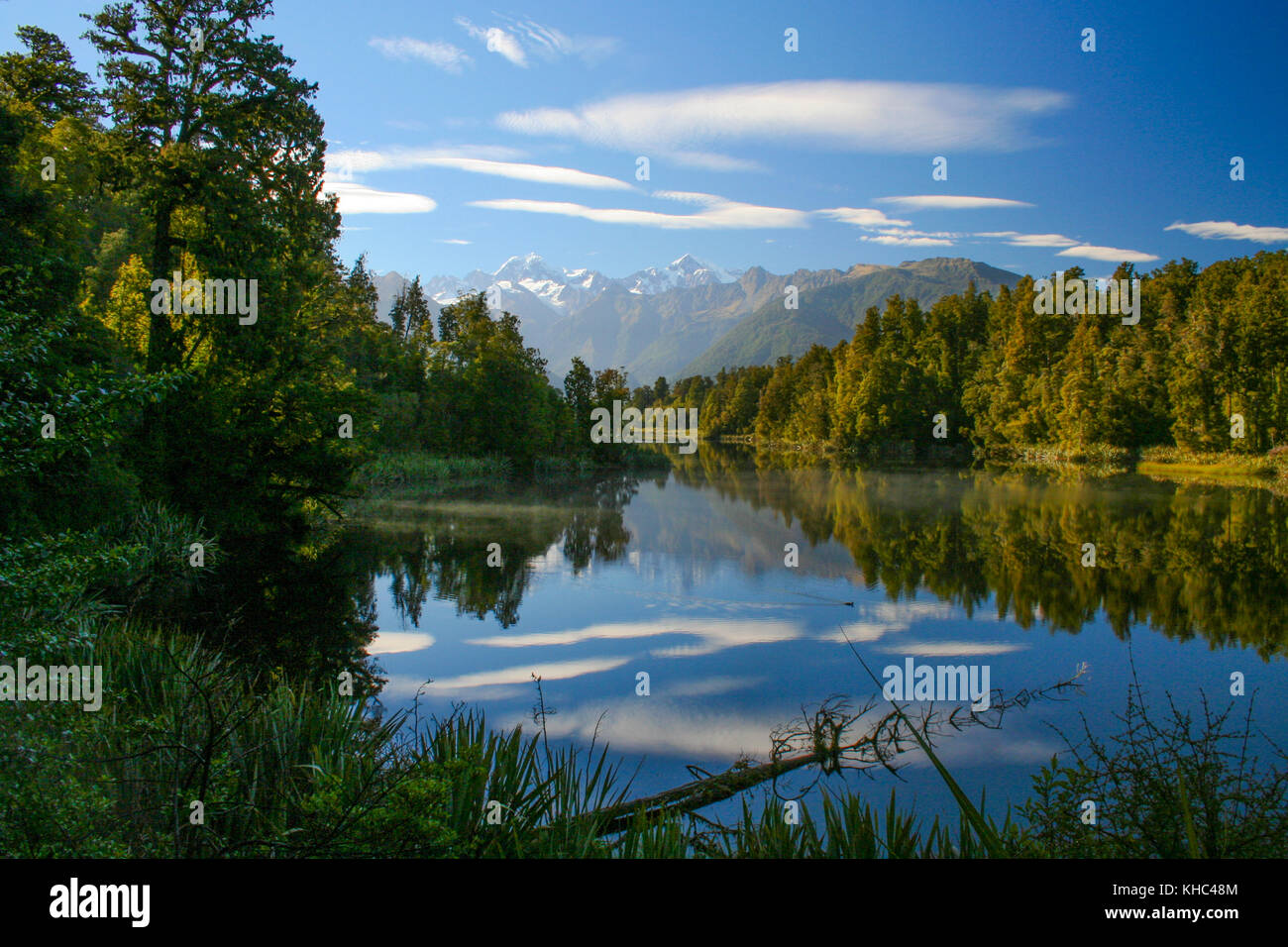 Stunning lake on New Zealand's South Island Stock Photo - Alamy