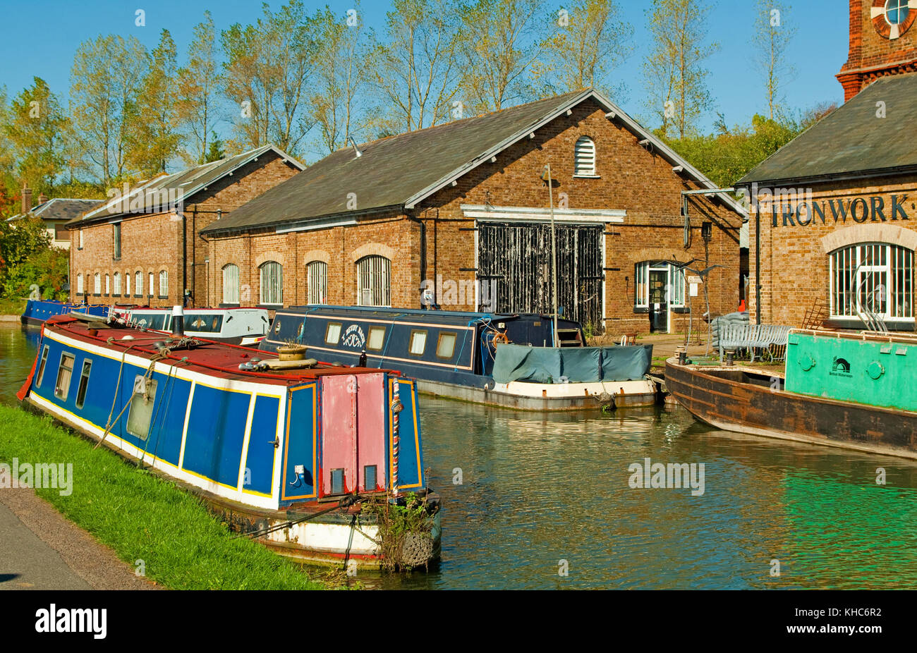 Bulbourne, Hertfordshire, Grand Union Canal, Iron Work; Factory; House and Garden Gallery, Warehouse Stock Photo
