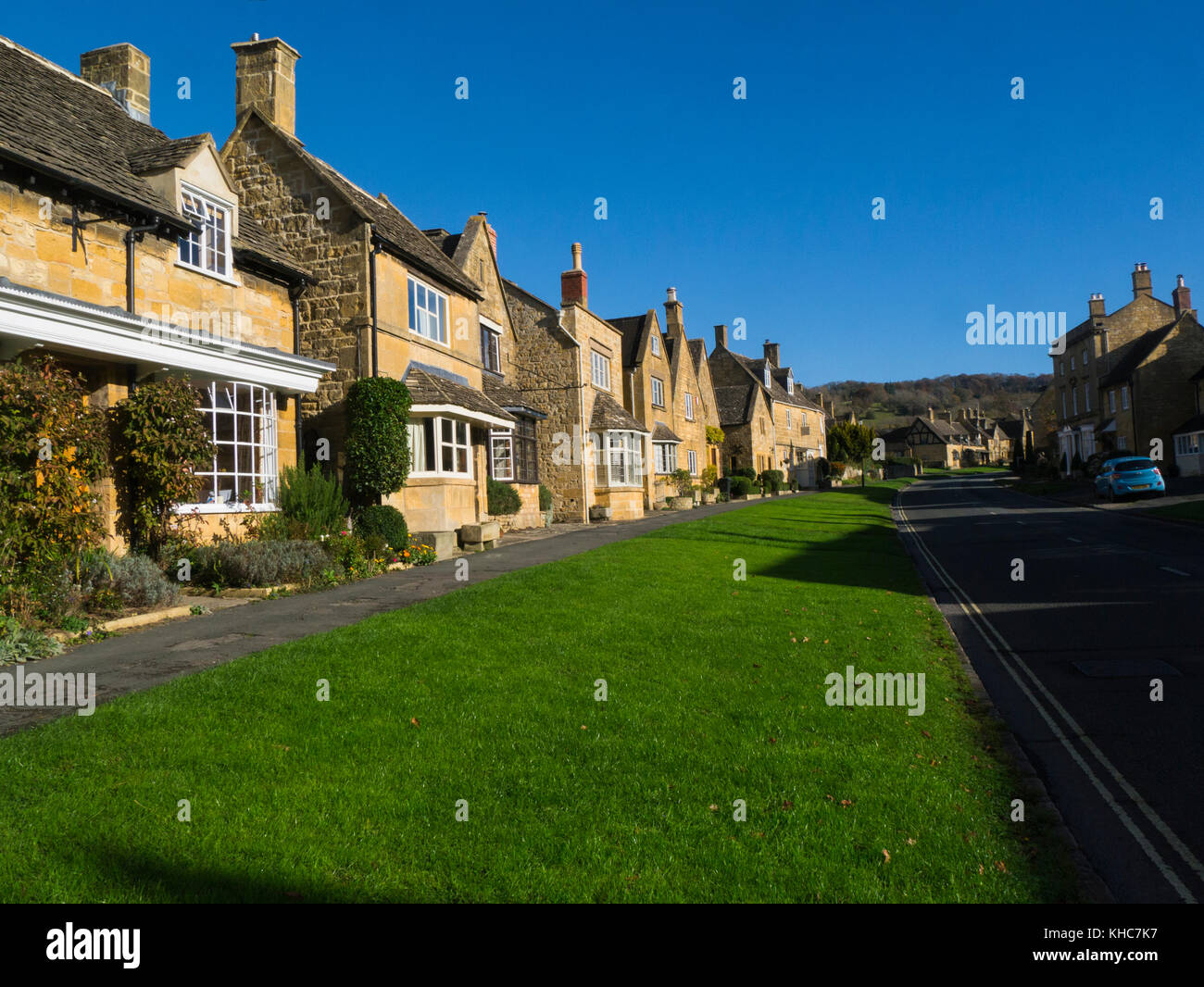 View of attractive Cotswold Stone buildings Upper High Street Broadway Worcestershire England UK in this picture postcard Cotswold village Stock Photo
