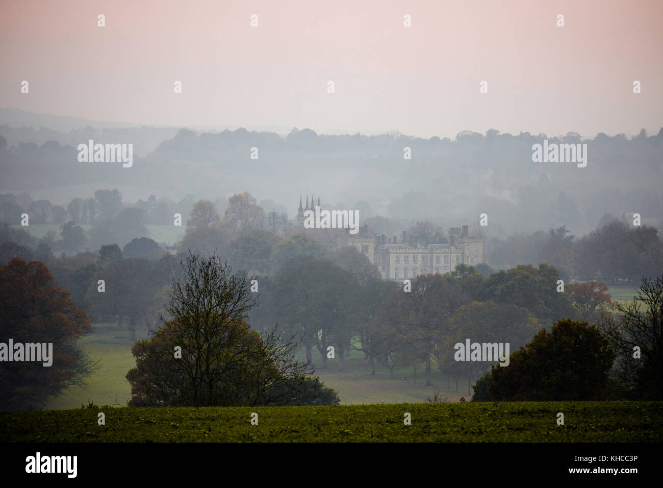 penshurst-place-walk-around-surrounding-footpaths-on-a-misty-november