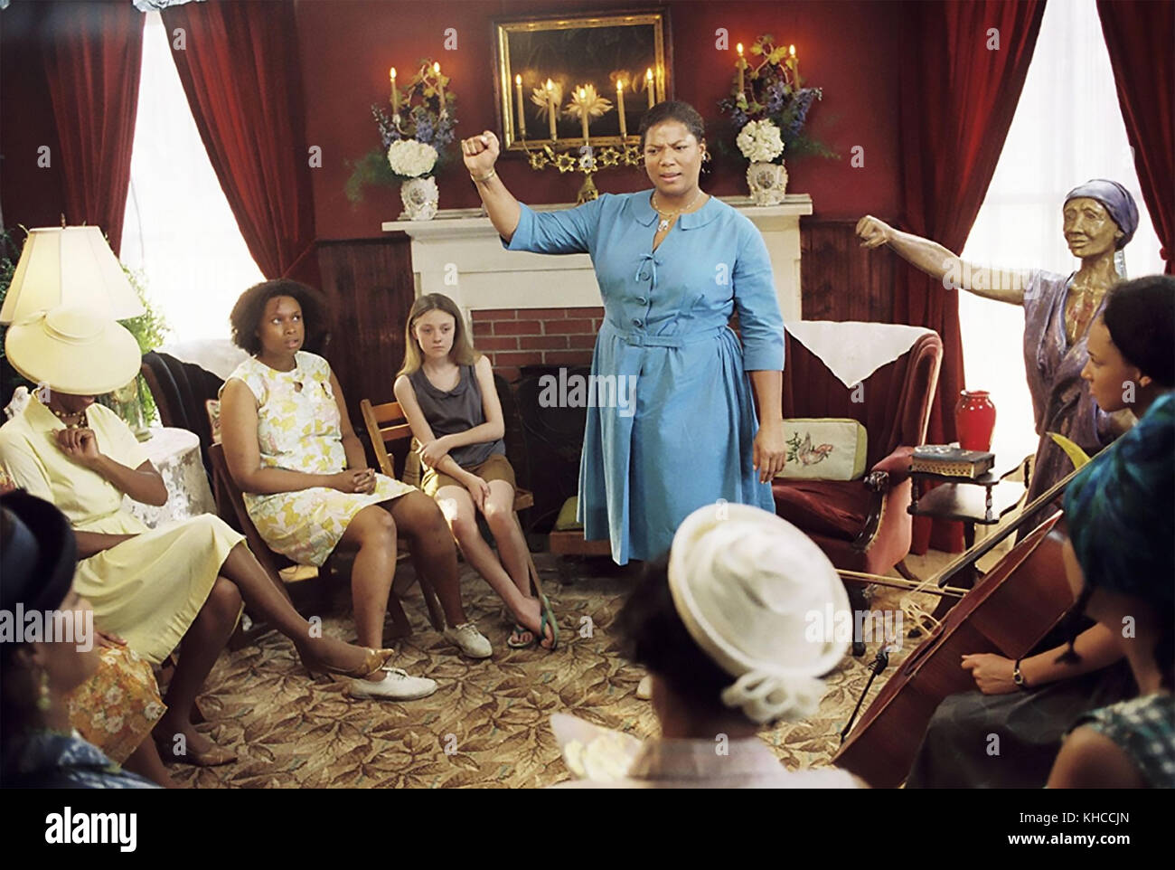 THE SECRET LIFE OF BEES 2008 Fox Searchlight film with Queen Latifah (standing) and Dakota Fanning to her right Stock Photo