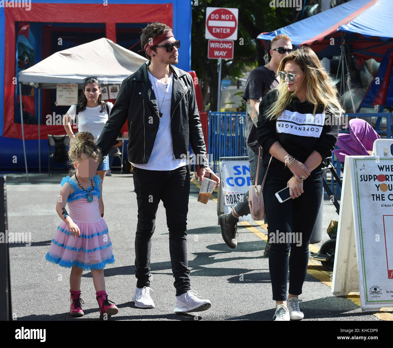 Hilary Duff and Matthew Koma go to the Farmers Market with friends and