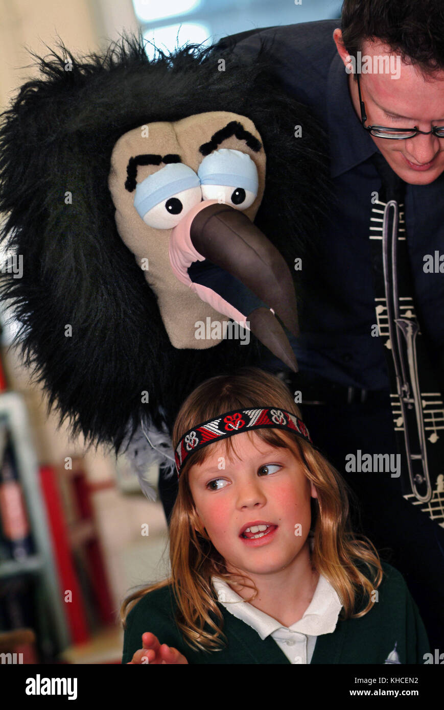 Teaching children make puppets hires stock photography and images Alamy