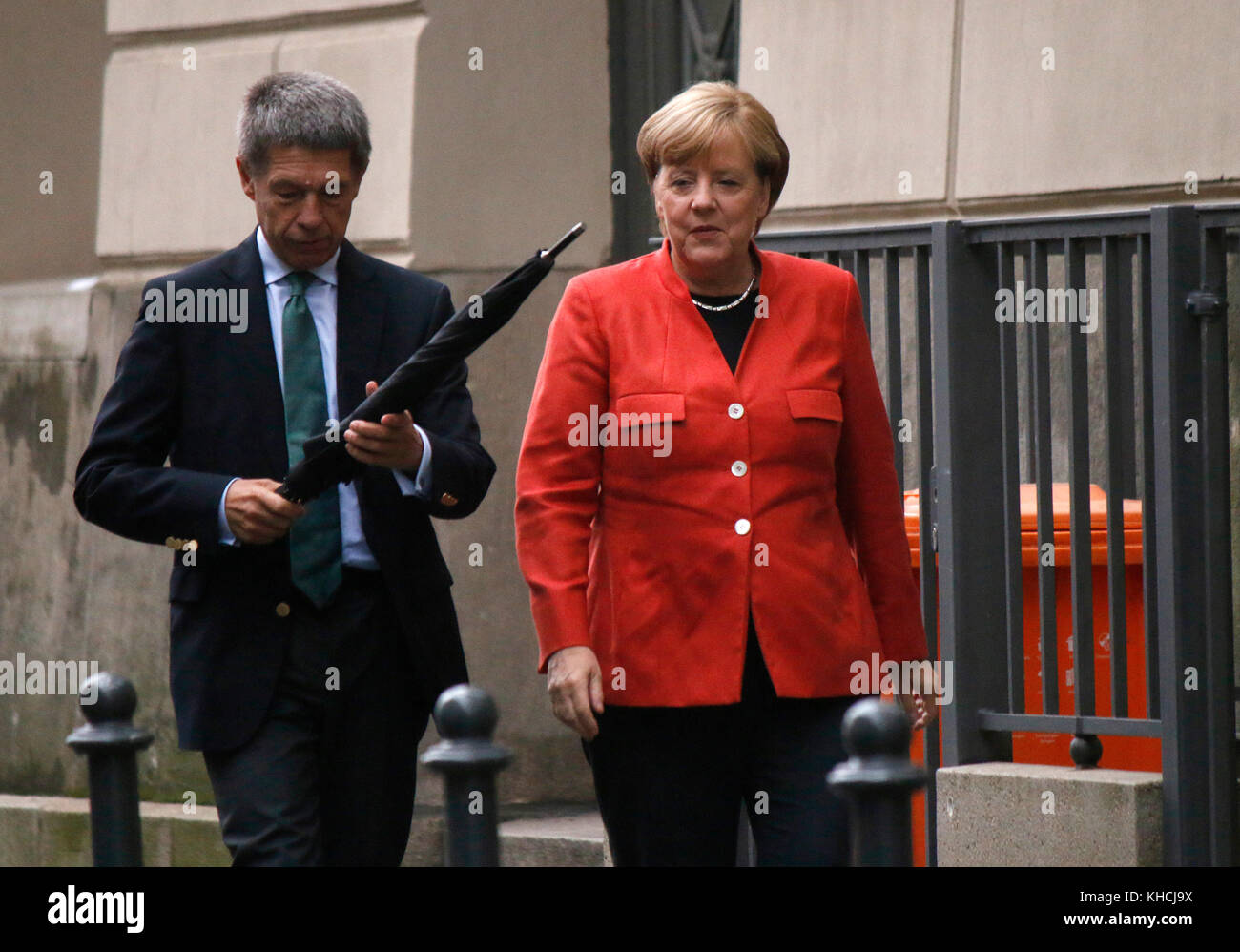 Joachim Sauer, BKin Angela Merkel - Ganz zur Wahllokal, Bundestagswahlen, 24. September 2017, Berlin. Stock Photo