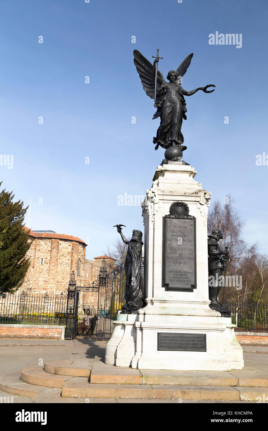 UK, Colchester, the statue of St. George, part of the war memorial by HC Fehr in 1919, outside the entrance to the castle and park gates. Stock Photo