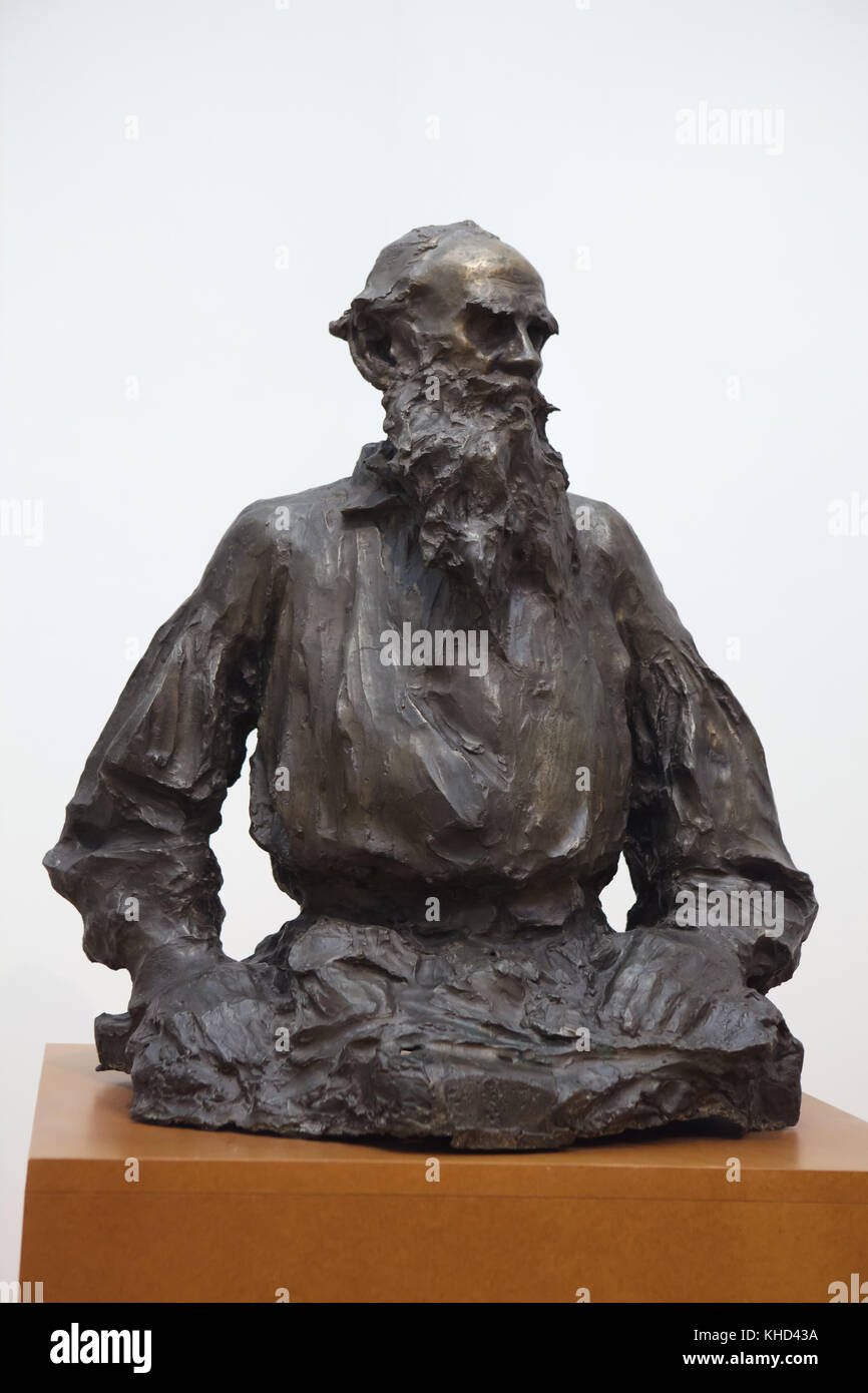 Bronze statue of Russian writer Leo Tolstoy (1898) by Russian sculptor Paolo Troubetzkoy on display in the Museum der bildenden Künste (Museum of Fine Arts) in Leipzig, Saxony, Germany. Stock Photo