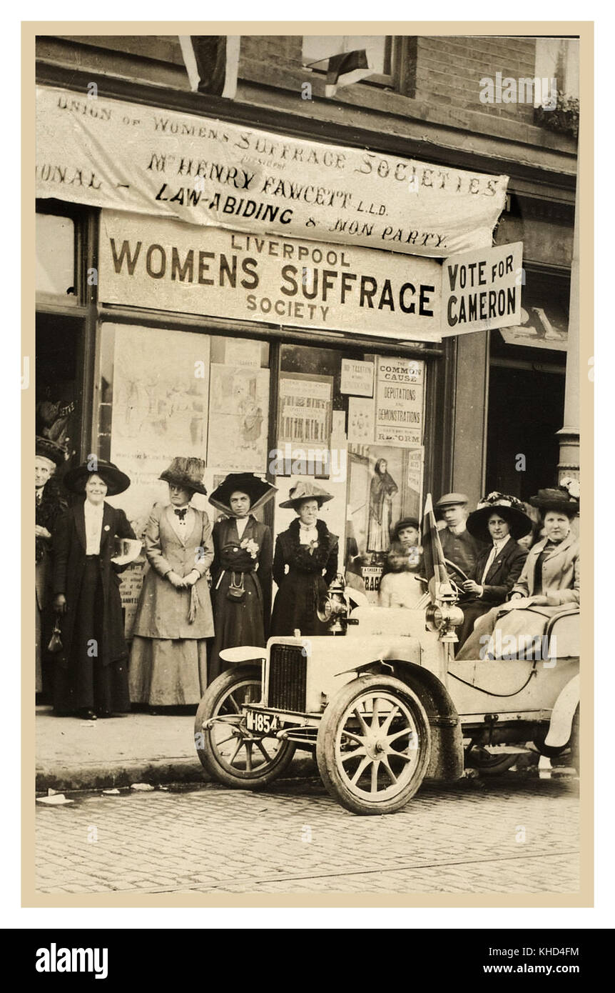 Vintage 1910 Suffrage By-Election Eleanor Rathbone and other Liverpool suffragettes campaigning in support of the pro-women’s suffrage candidate in the Kirkdale by-election, LIVERPOOL UK 1910 Stock Photo