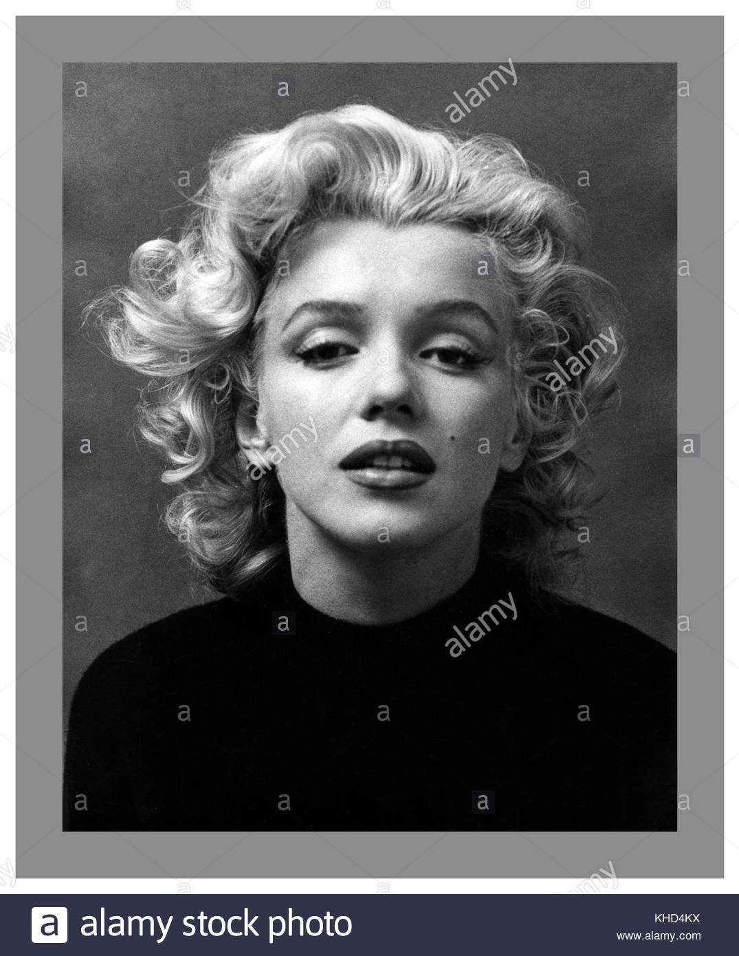 marilyn monroe black sweater