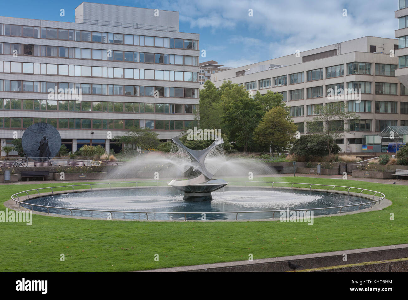 Fountain in St Thomas Hospital Gardens, London, England Stock Photo Alamy