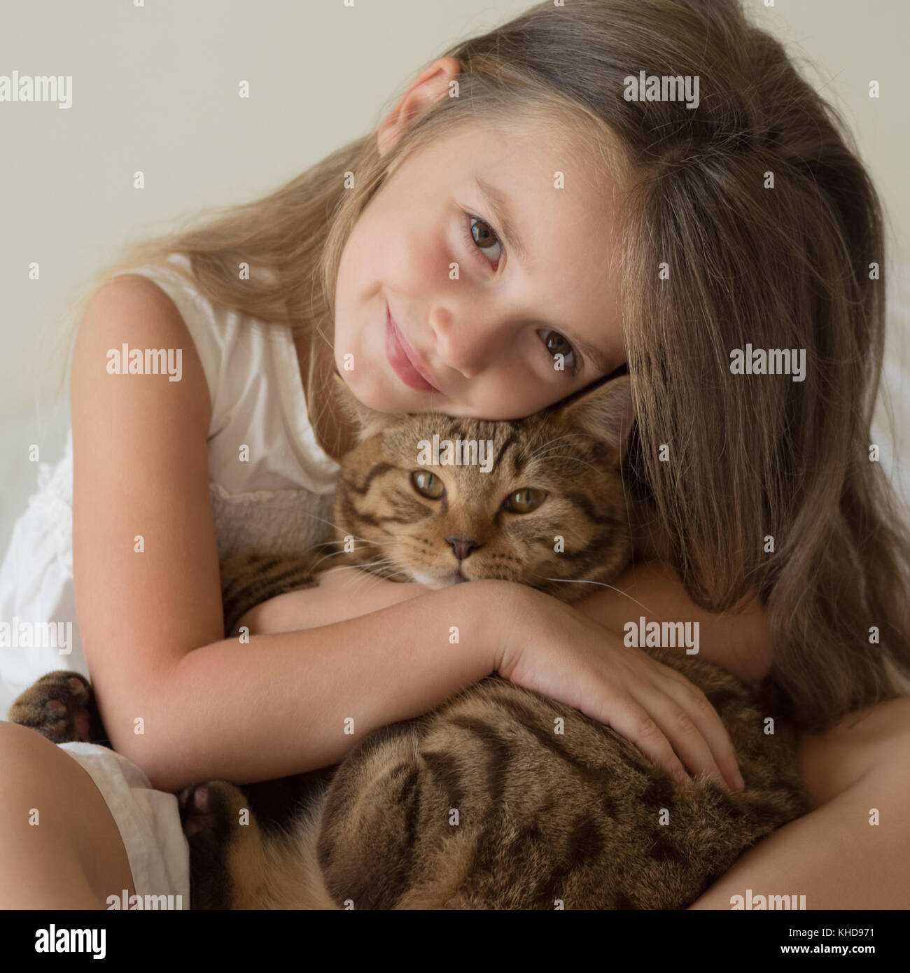 Pretty little girl holding her cat Stock Photo Alamy