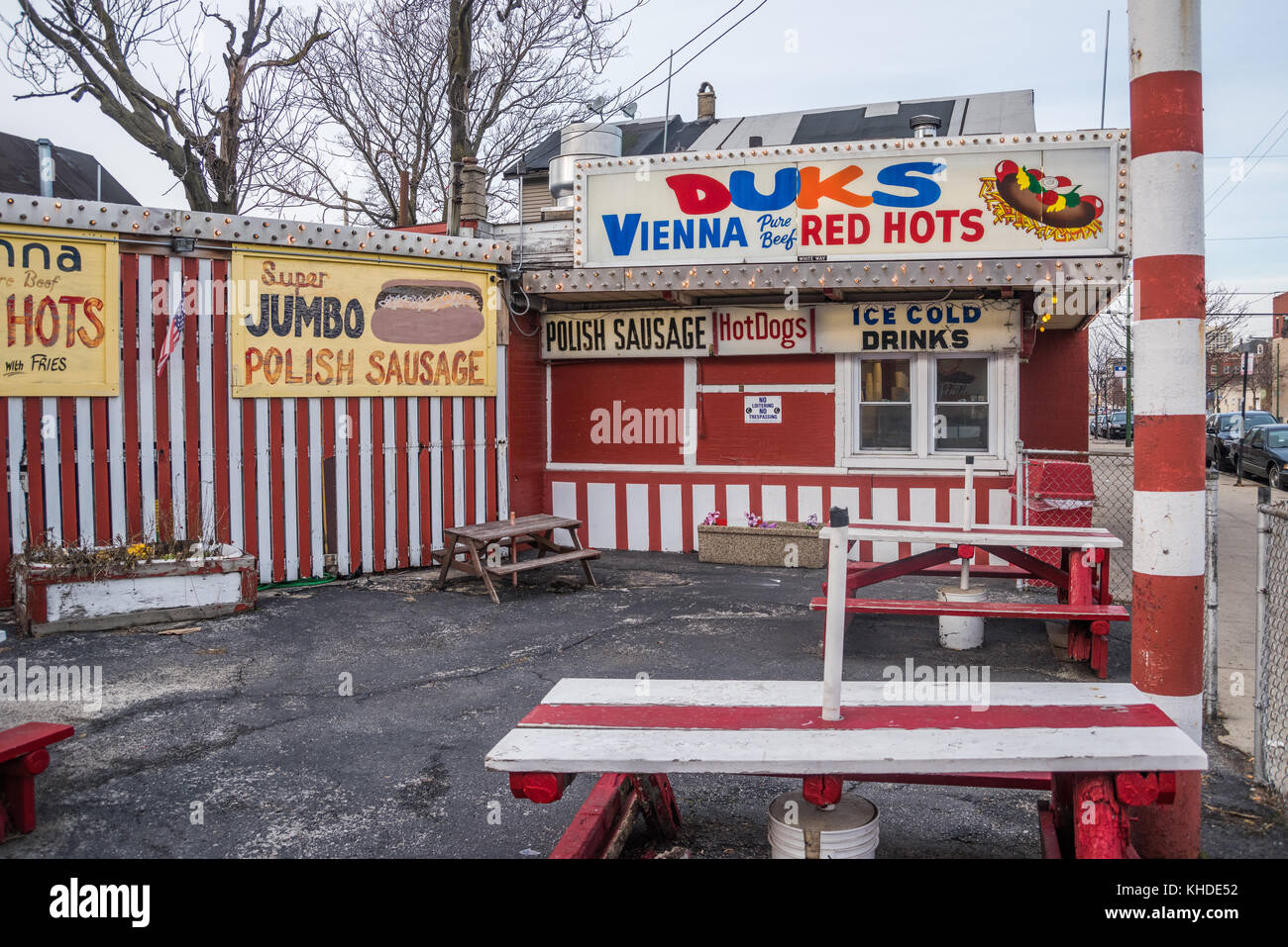 https://c8.alamy.com/comp/KHDE52/exterior-of-duks-hot-dog-stand-in-west-town-KHDE52.jpg