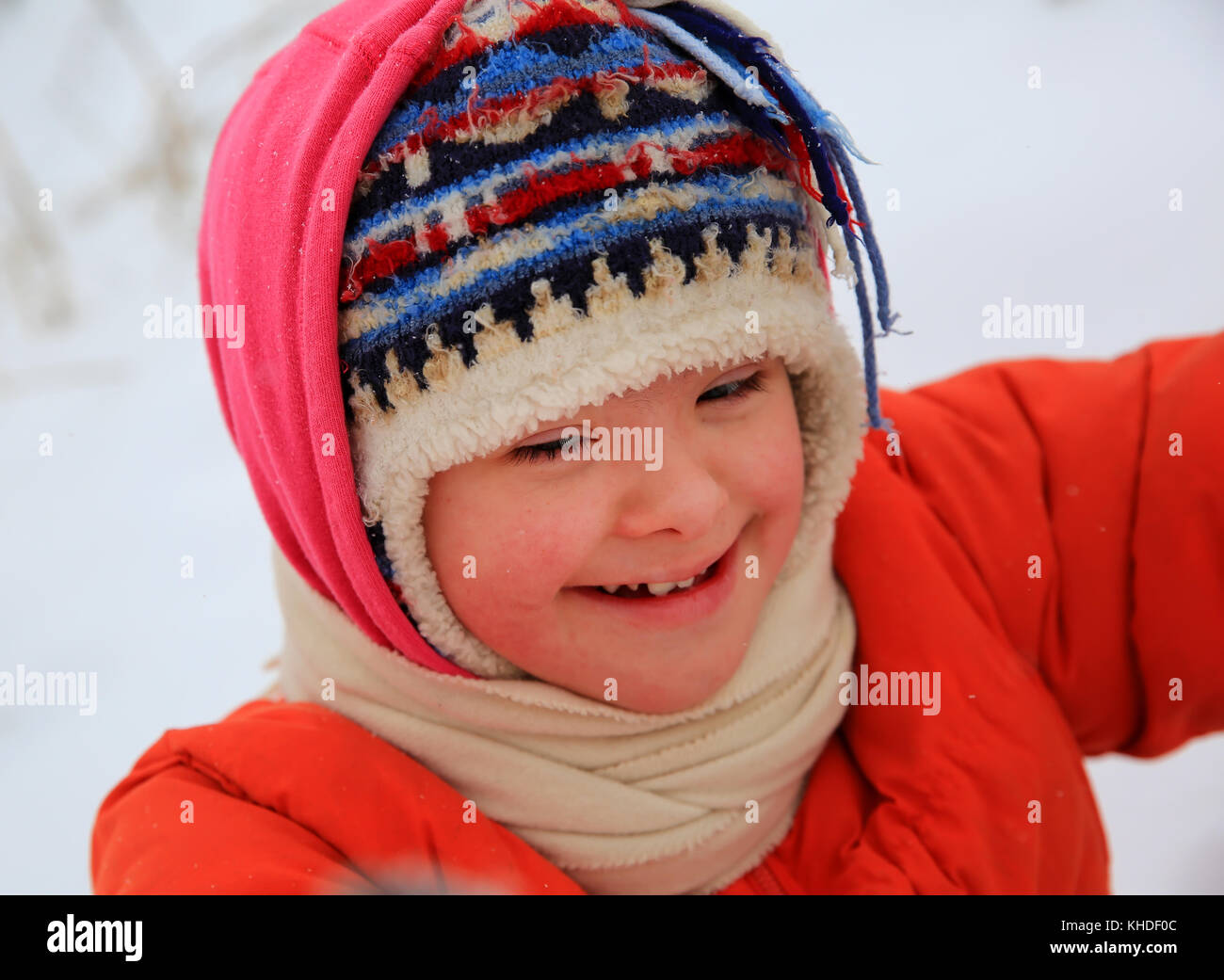 Portrait of beautiful little girl in the winter Stock Photo - Alamy