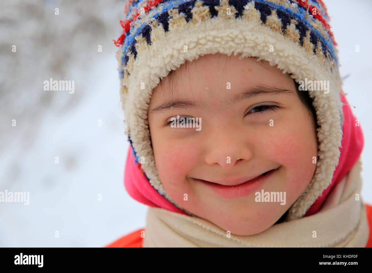 Portrait of beautiful little girl in the winter Stock Photo - Alamy