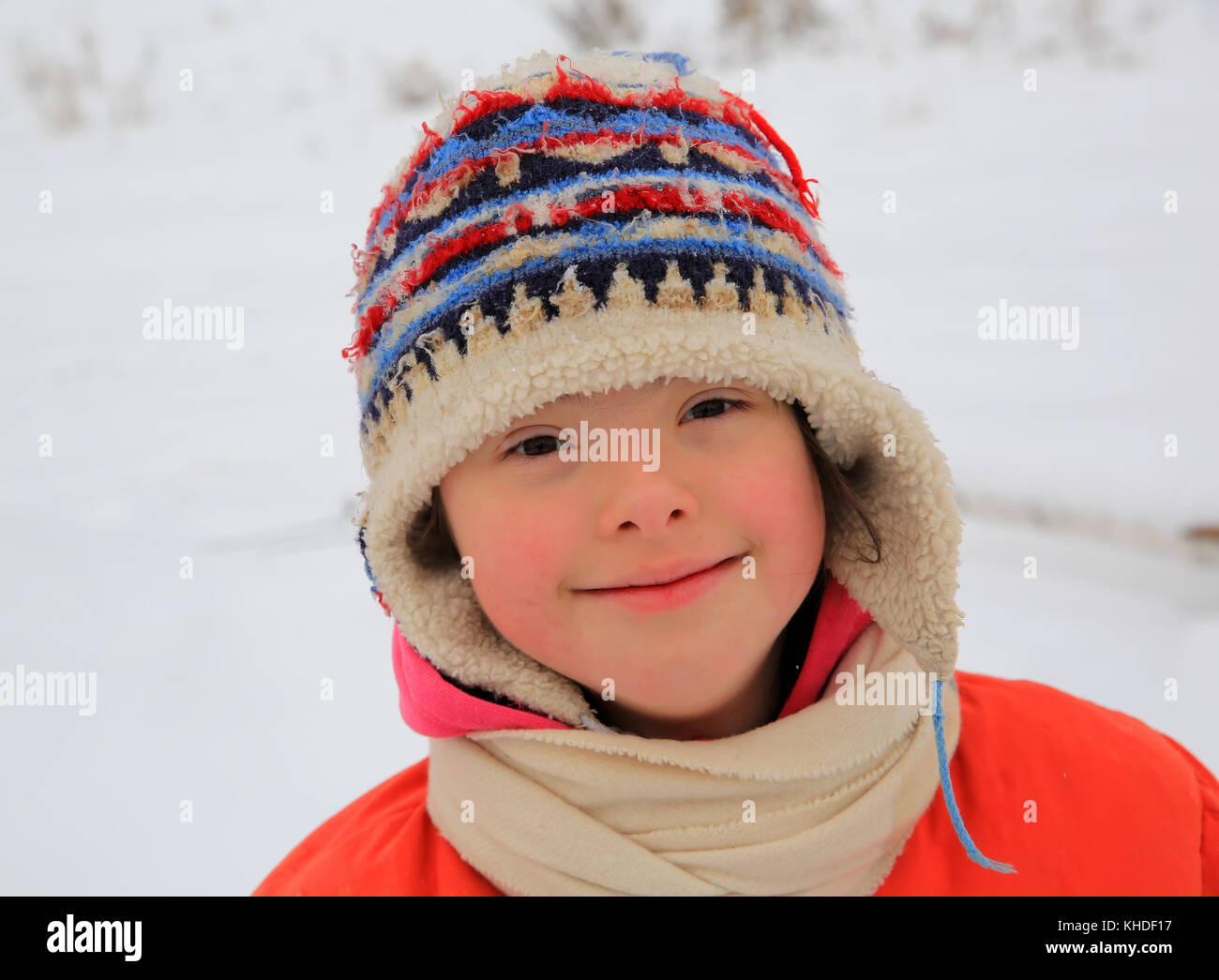 Portrait of beautiful little girl in the winter Stock Photo - Alamy