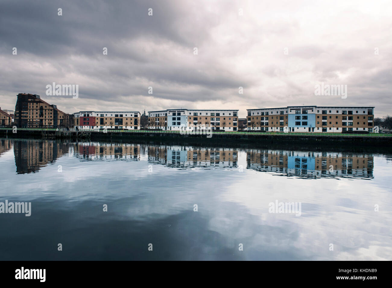 Flats uk homes river hires stock photography and images Alamy