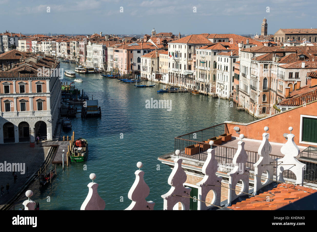 ITALY, VENETO, VENICE, VIEW OF THE GRAND CANAL FROM THE FONDACO DEI TEDESCHI TERRACE Stock Photo