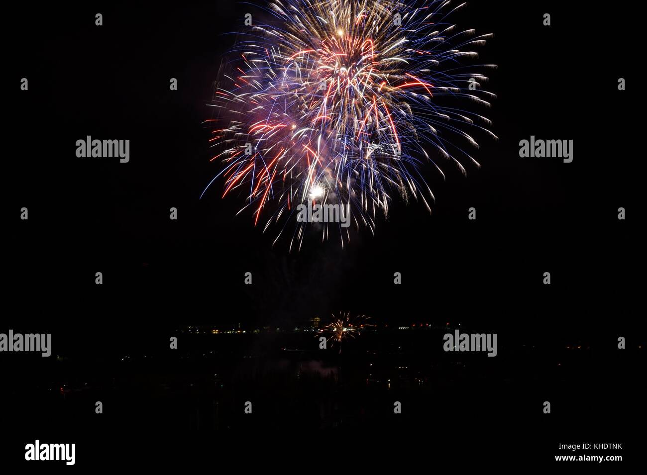 Bottle rockets fireworks hires stock photography and images Alamy