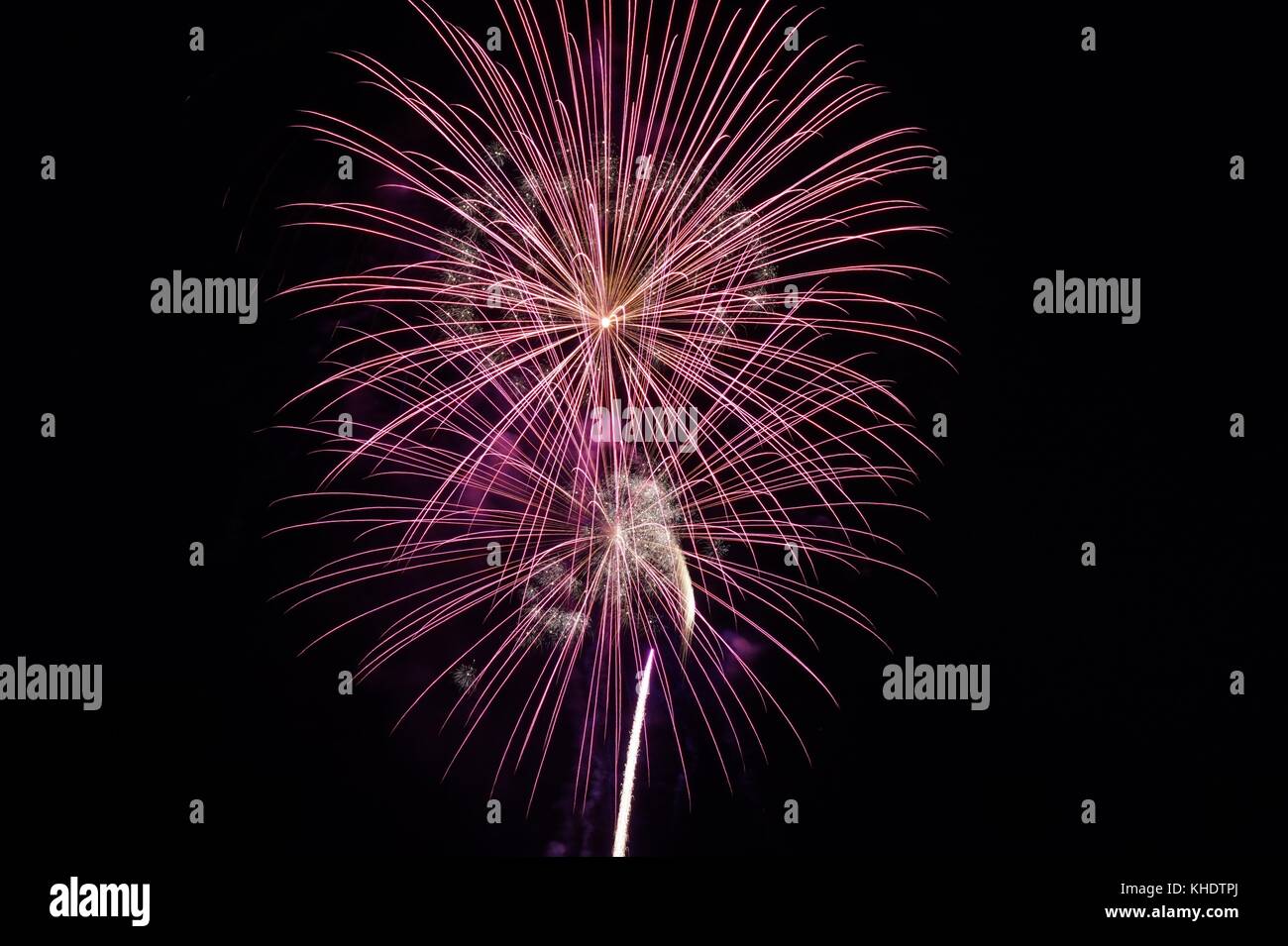 Bottle rockets fireworks hires stock photography and images Alamy