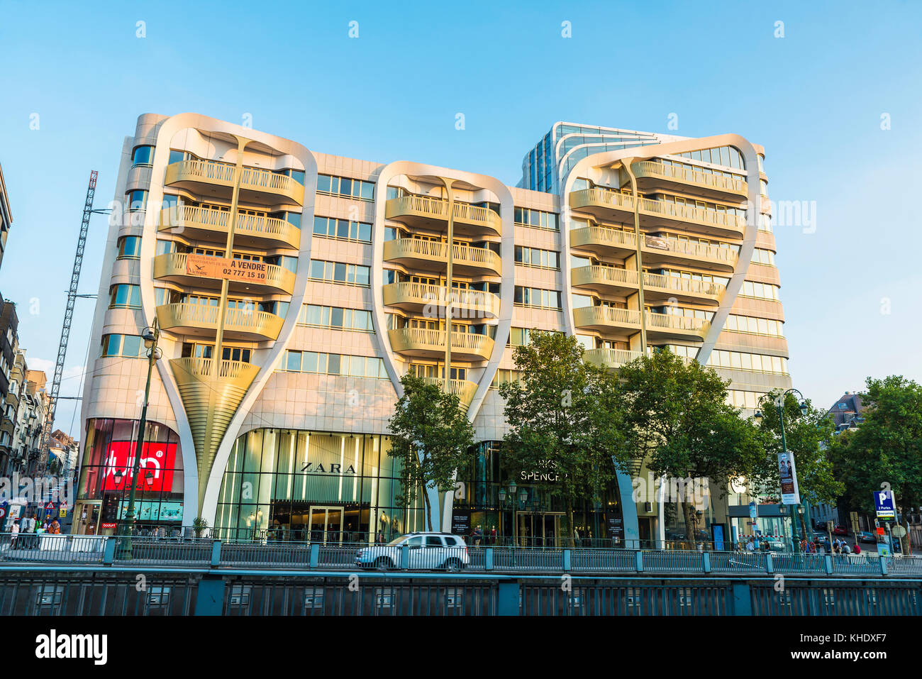 Brussels, Belgium - August 27, 2017: Facade of a modern building with a Zara  shop in Brussels, Belgium Stock Photo - Alamy