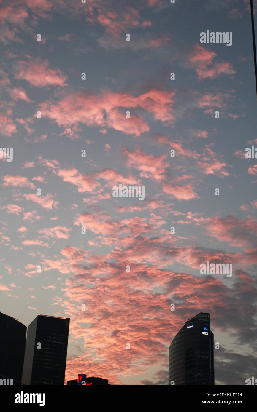 beautiful pink clouds in the sky over Singapore syline Stock Photo Alamy