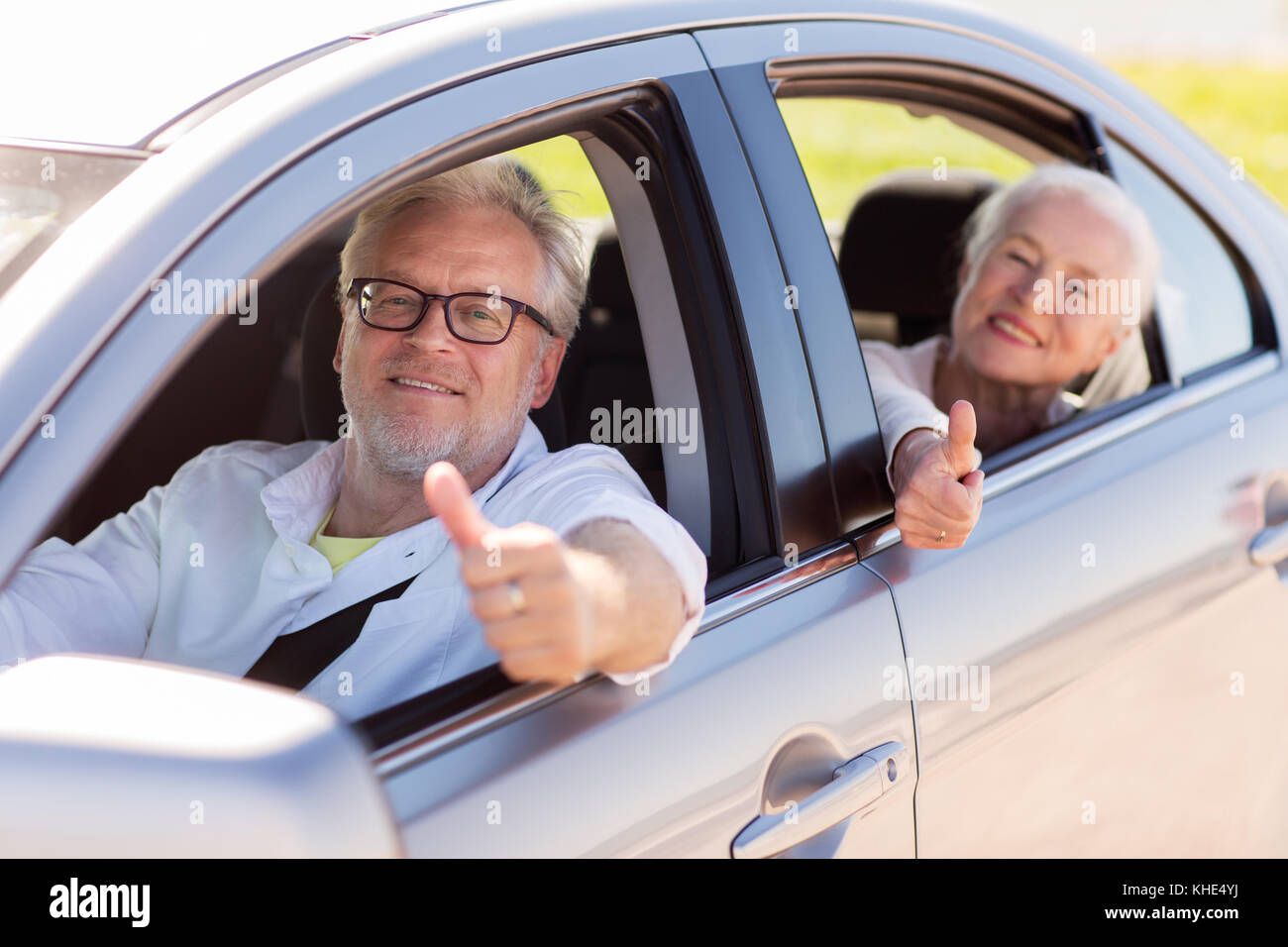 Senior couple thumbs up hi-res stock photography and images - Alamy