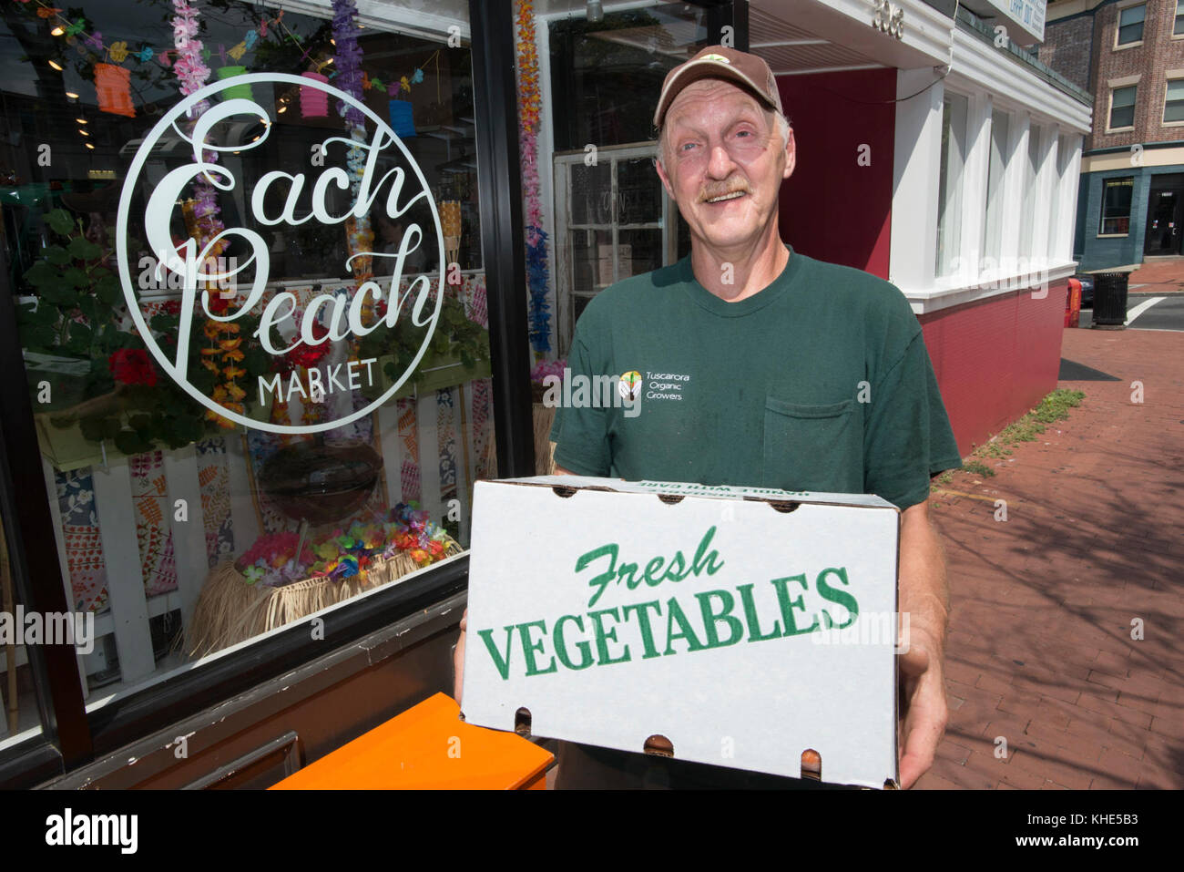 Beer delivery drivers hires stock photography and images Alamy