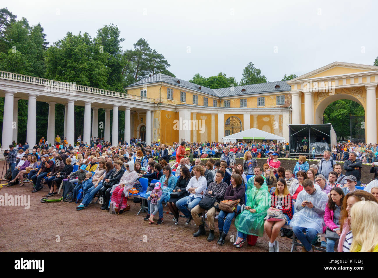 Crowd people attend outdoor concert hi-res stock photography and images ...