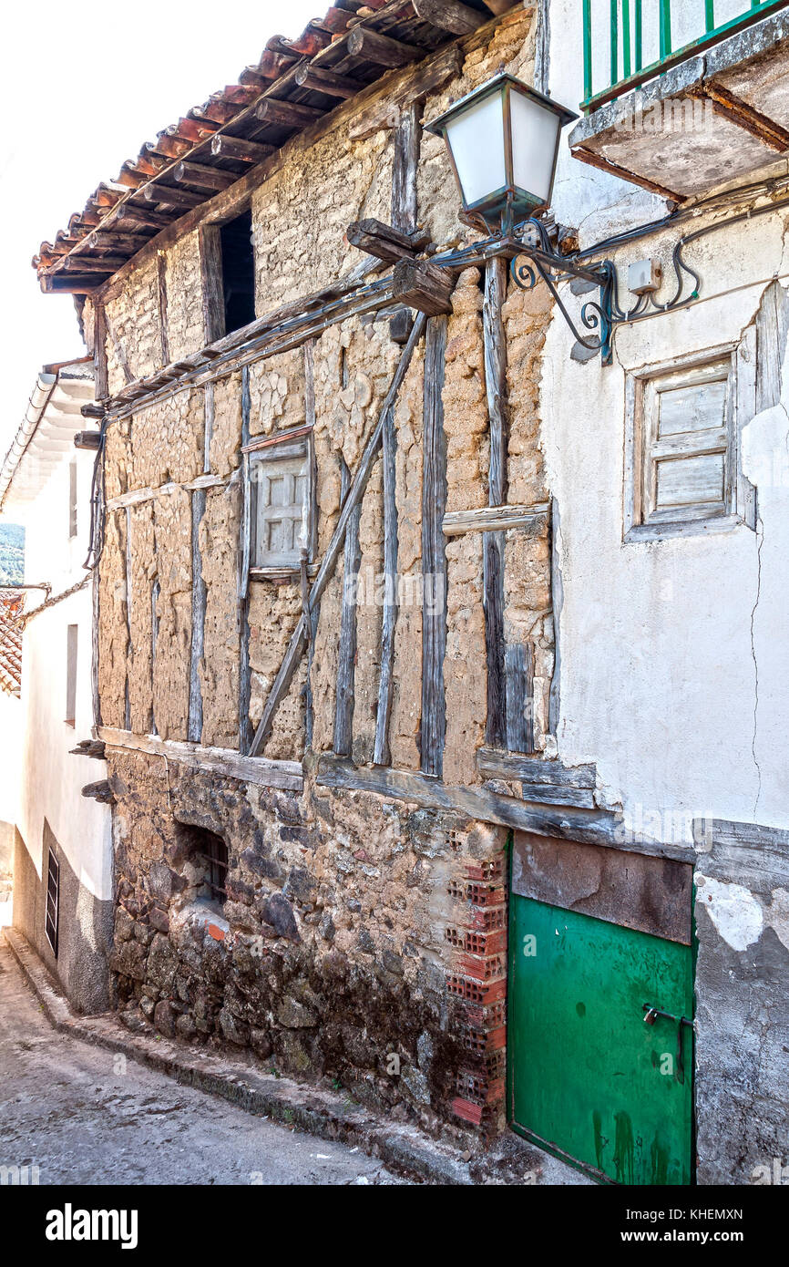Arquitectura popular. Mombeltrán. Barranco de las cinco villas. Valle