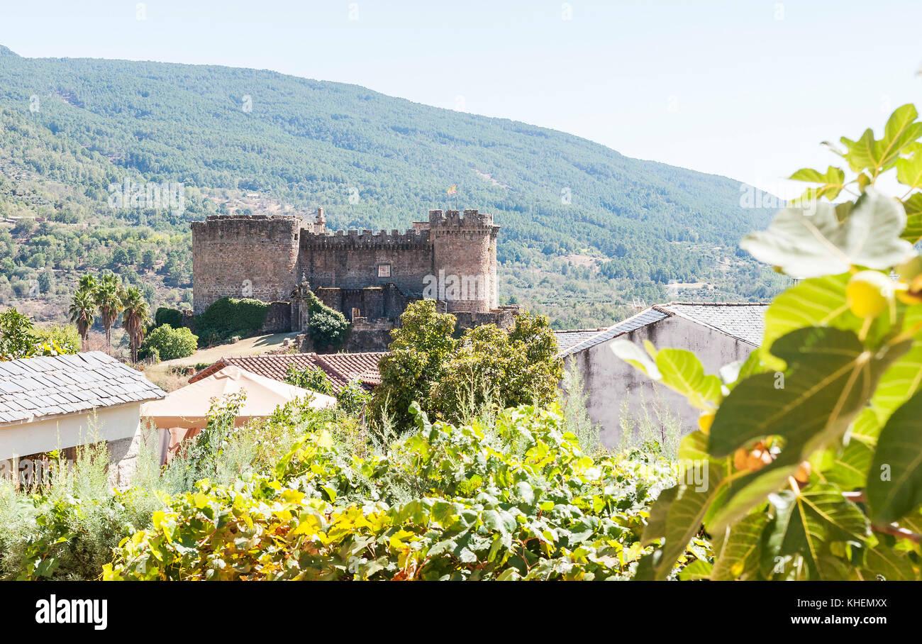 Castillo de los duques de alburquerque hires stock photography and