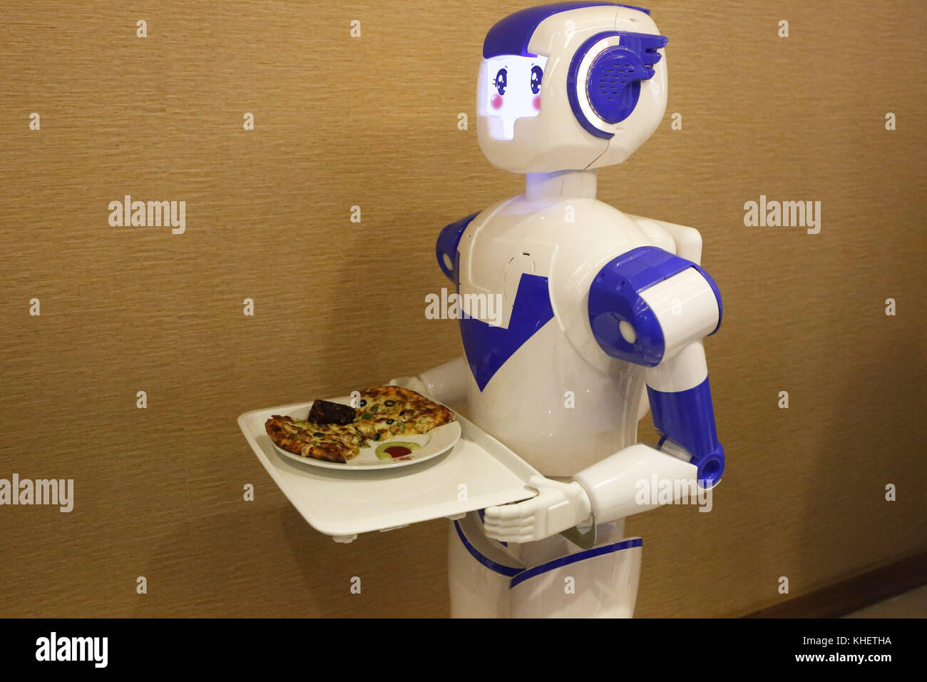 Dhaka, Bangladesh. 16th Nov, 2017. A Robot is serving food at a