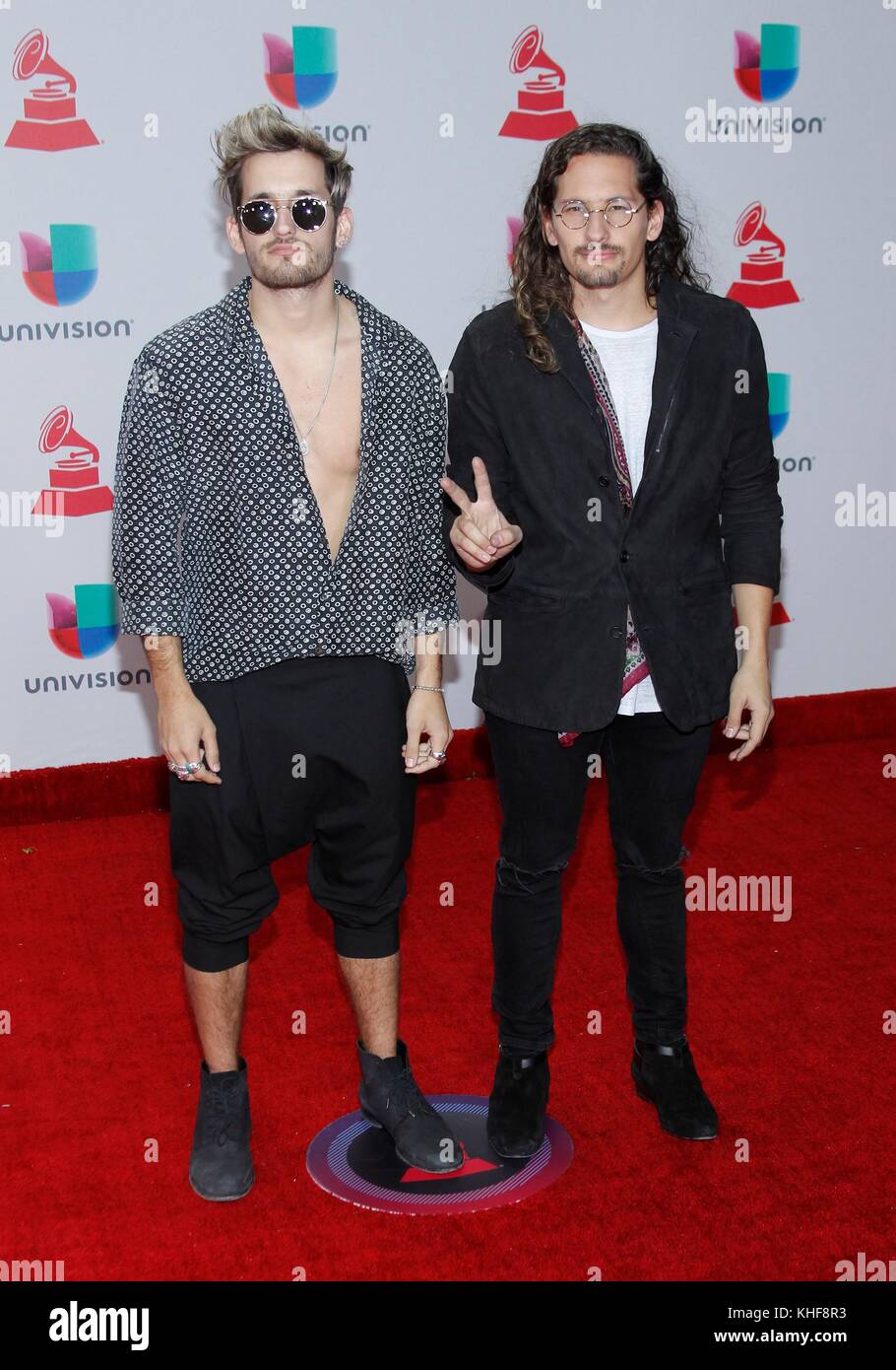 Las Vegas, NV, USA. 16th Nov, 2017. Mau y Ricky at arrivals for 18th Annual Latin Grammy Awards Show - Arrivals 3, MGM Grand Garden Arena, Las Vegas, NV November 16, 2017. Credit: JA/Everett Collection/Alamy Live News Stock Photo