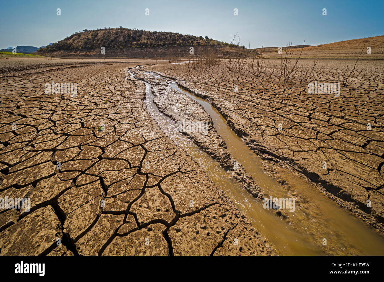 near Ardales, Malaga Province, Andalusia, southern Spain. State of entrance to Guadalteba-Guadalhorce dam in October 2017 after hot summer with no ra Stock Photo