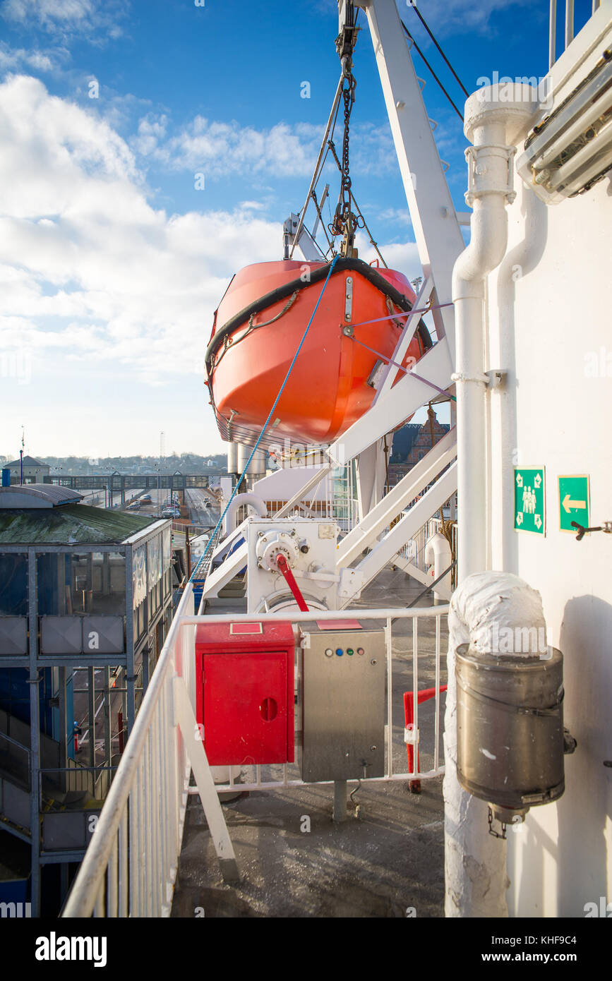 Lifeboat cabin hires stock photography and images Alamy
