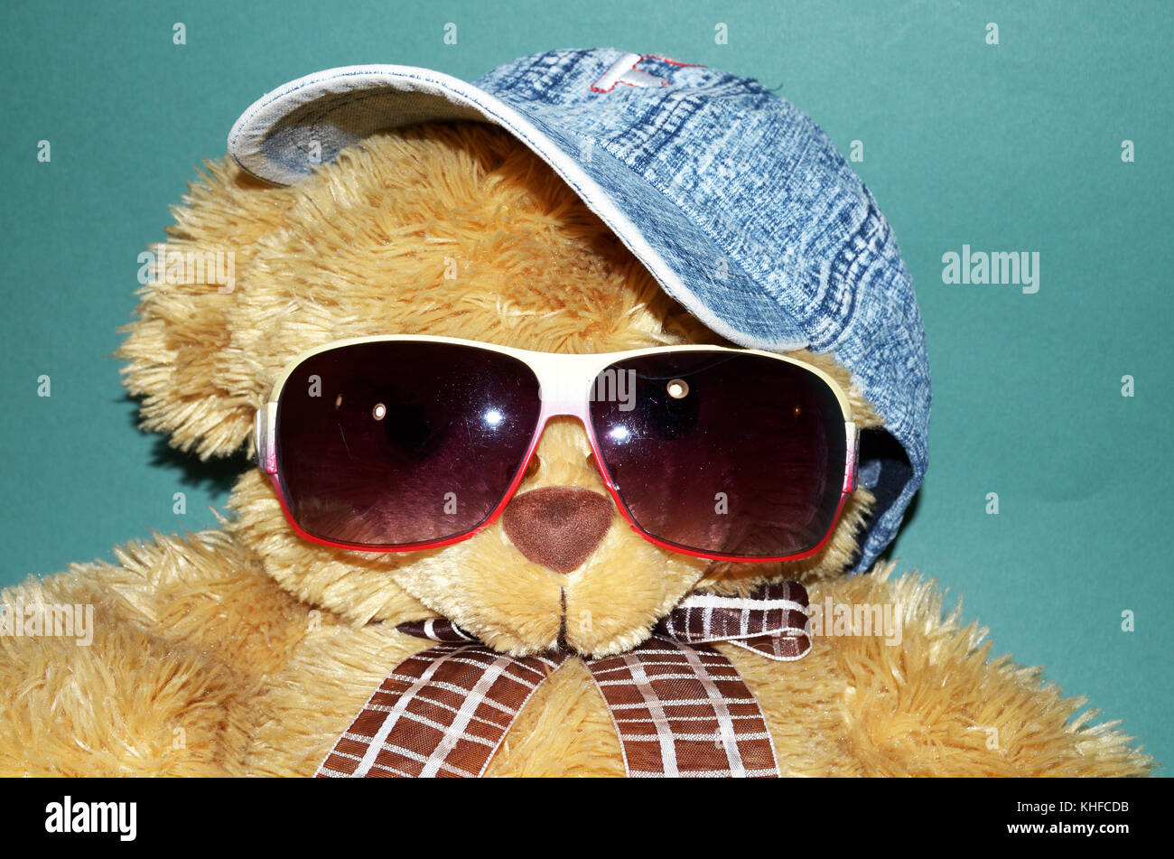 Fluffy teddy bear with sunglasses hires stock photography and images