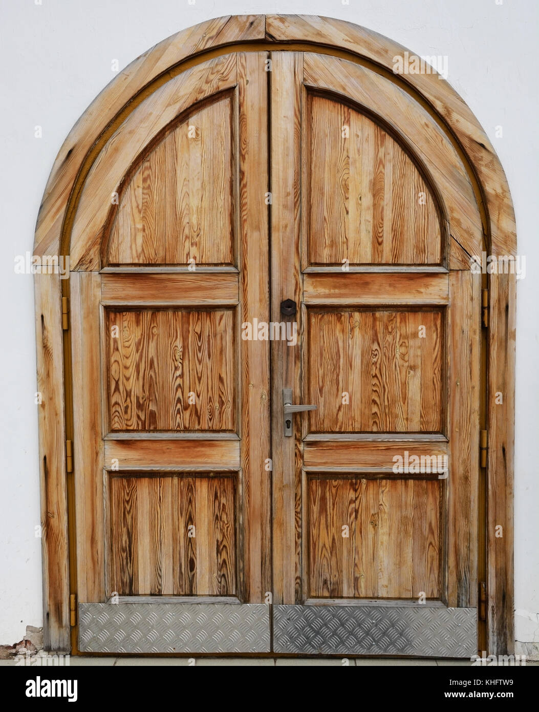 Old wooden door of the castle- closeup view Stock Photo - Alamy
