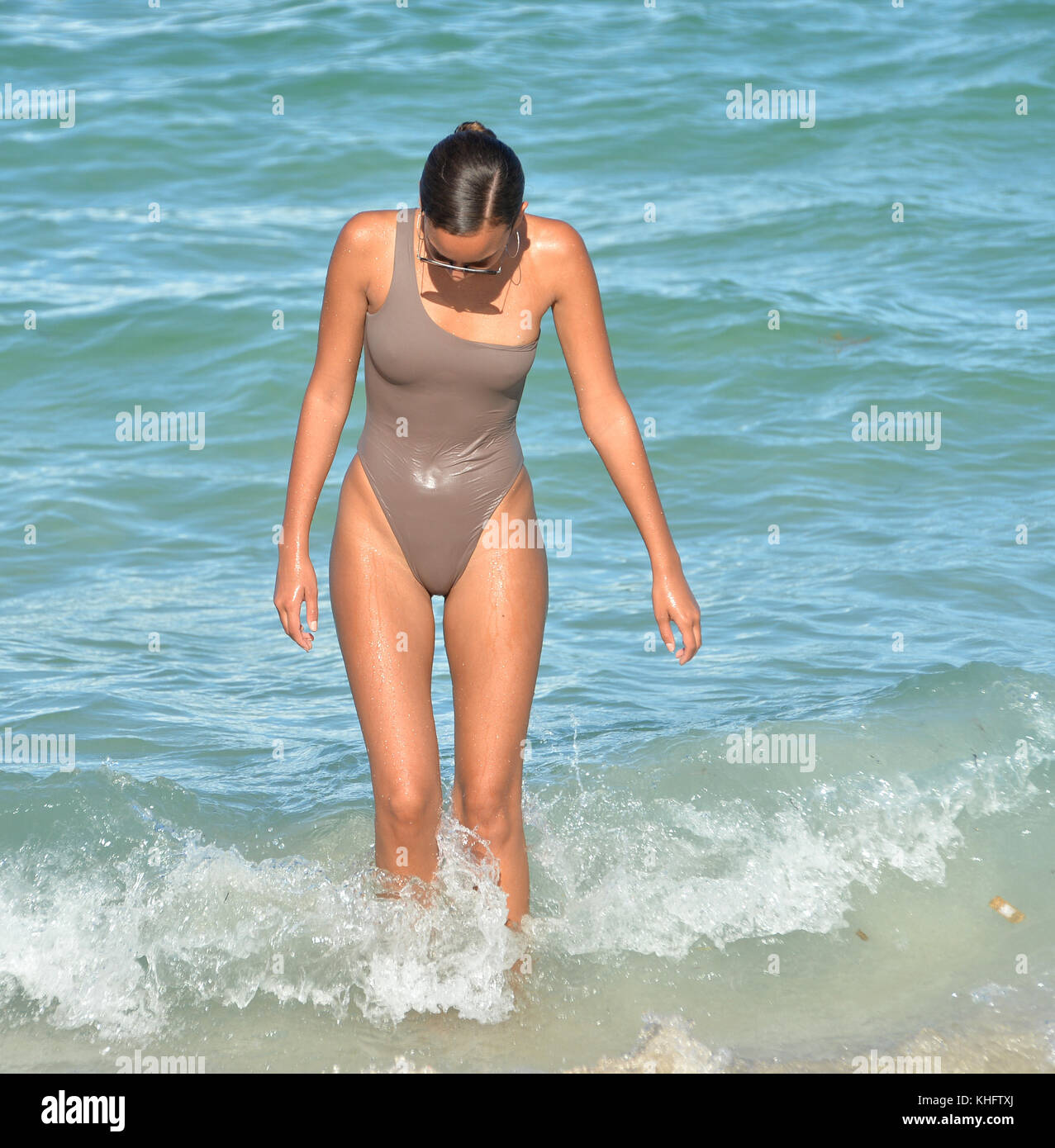 Cleavage Danielle Haim nude (92 foto and video), Sexy, Leaked, Twitter, in bikini 2017 Cleavage Danielle Haim nudes (51 photo), Tits, Paparazzi, Twitter, legs 2019