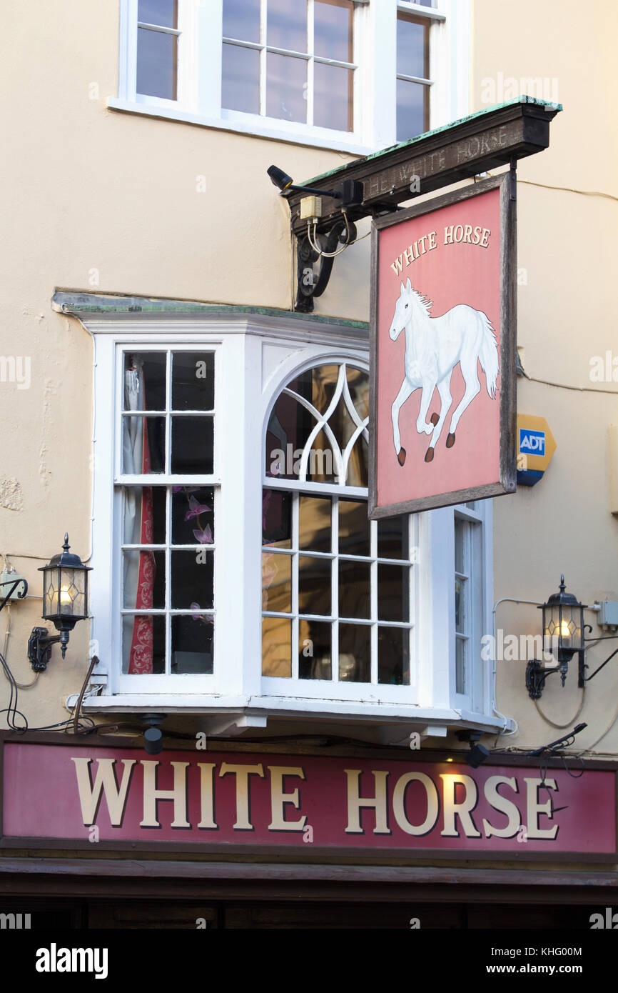 UK, Oxford, the 'White Horse' pub, made famous by the television series 'Inspector Morse' and 'Lewis' set in and around Oxford. Stock Photo