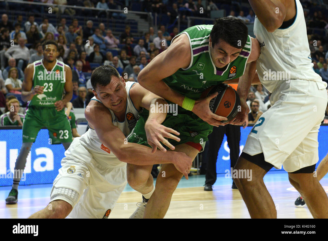 Madrid, Spain. 16th Nov, 2017. Giorgi Shermadini (center), #17 of Unicaja and Jonas Maciulis (left) #8 of Real Madrid, in action during the Euroleague basketball match between Real Madrid and Unicaja Málaga played at WiZink center in Madrid. Credit: Jorge Sanz/Pacific Press/Alamy Live News Stock Photo