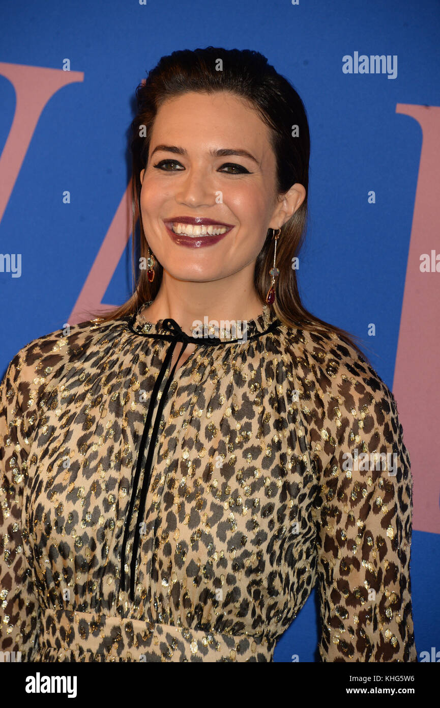 NEW YORK, NY - JUNE 05: Mandy Moore at the outside arrivals for the