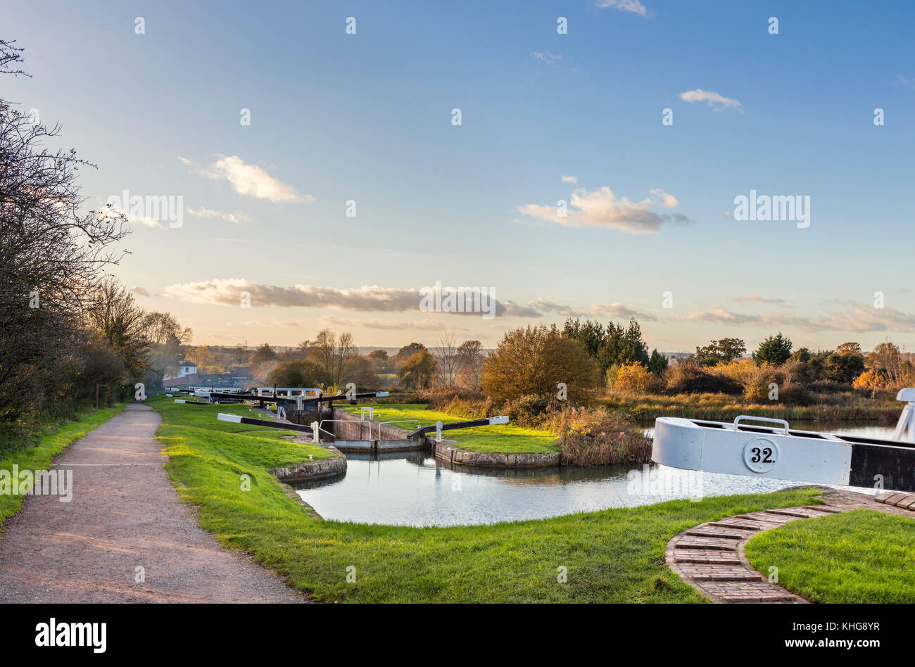 Footpath alongside the main flight of Caen Hill Locks, Kennet and Avon Canal, Devizes, Wiltshire, England, UK Stock Photo