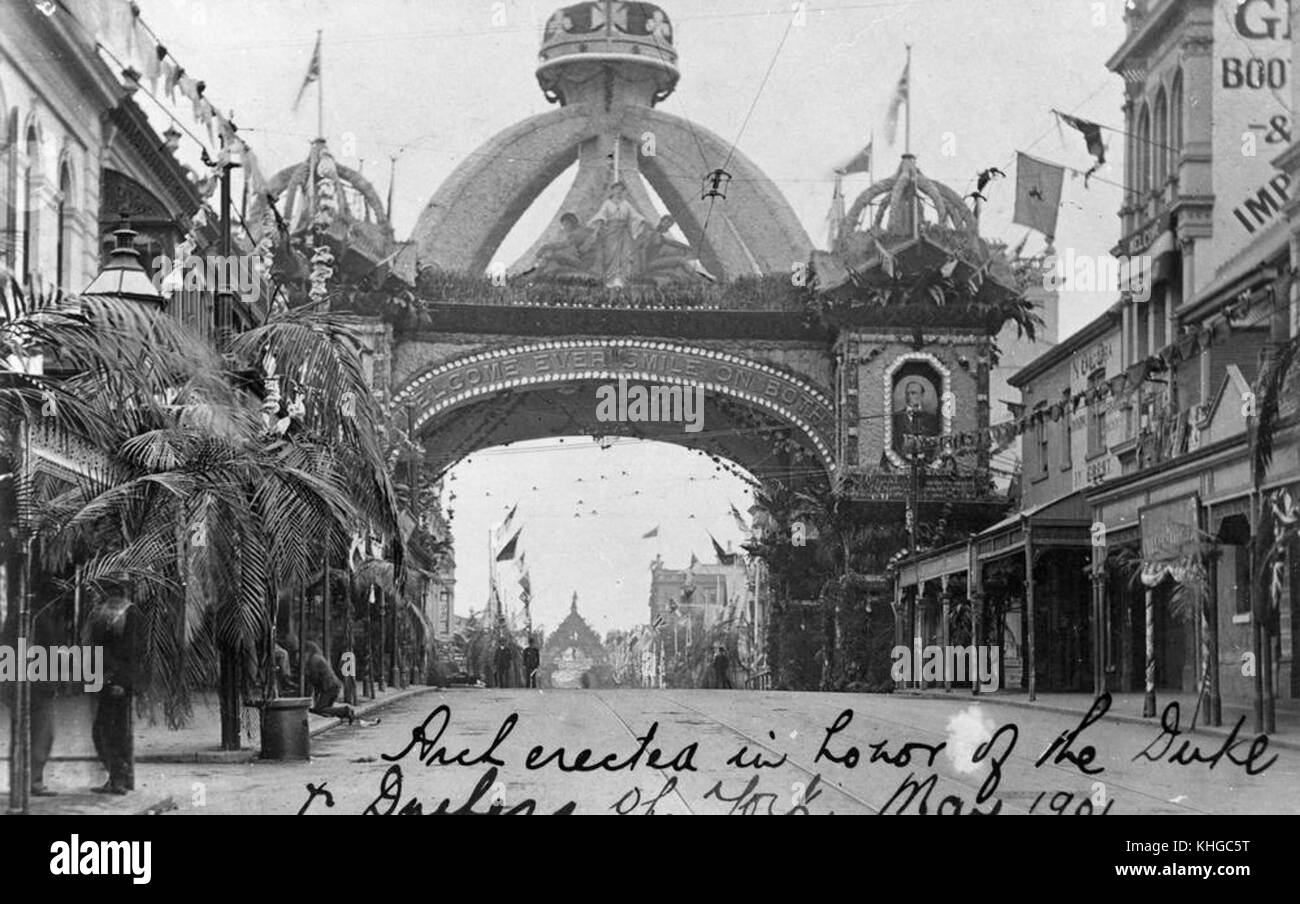 1 293091 Grand royal arch erected in honour of the visit of the Duke and Duchess of Cornwall and York, 1901 Stock Photo