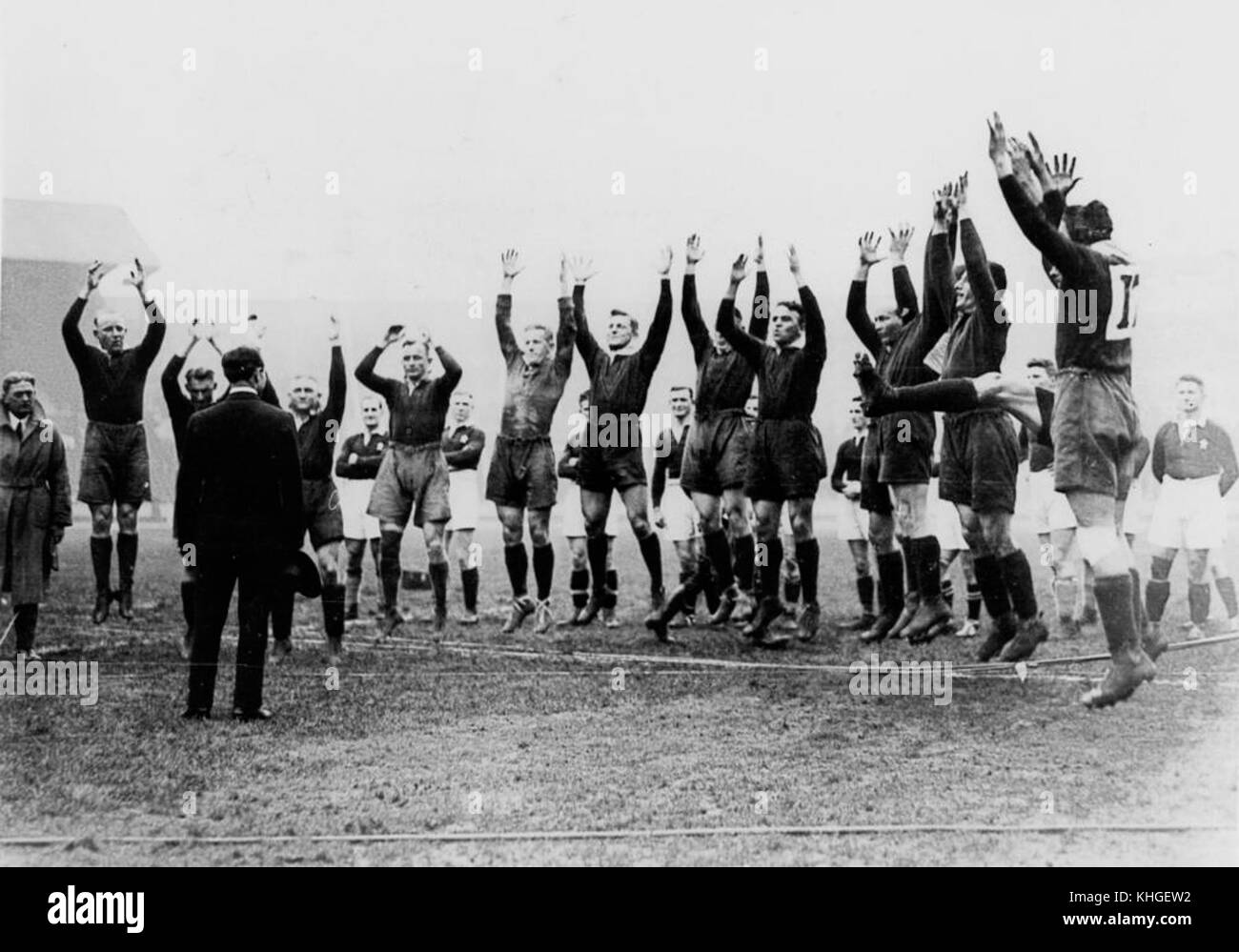 2 135259 Australian Rugby League (Kangaroos) Team of 1929-30 giving ...