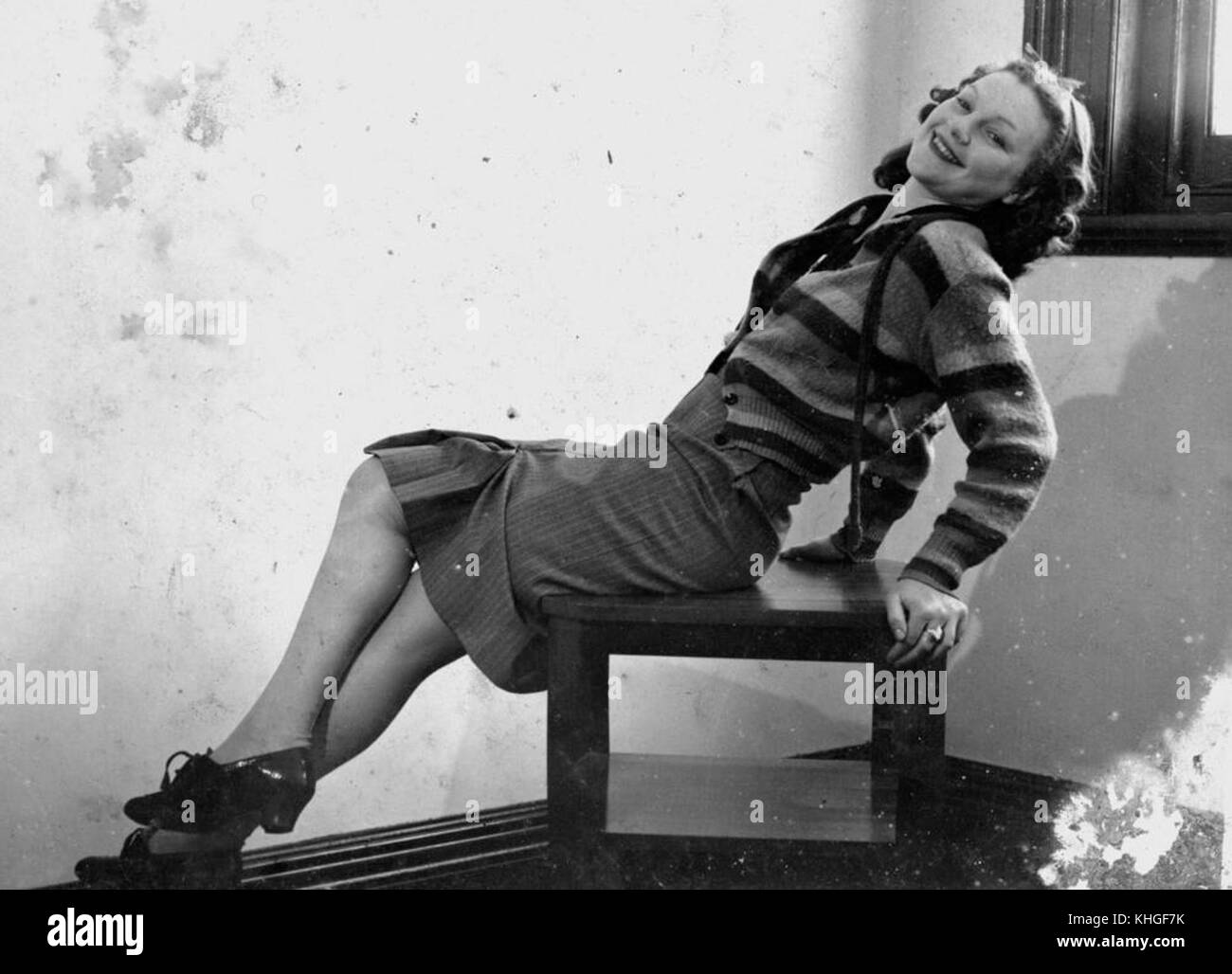 Woman fashion 1940s hi-res stock photography and images - Alamy