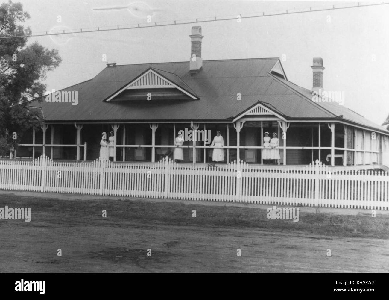 2 166791 Nursing staff on the verandah of the Kanimla Hospital, Warwick, 1920 Stock Photo