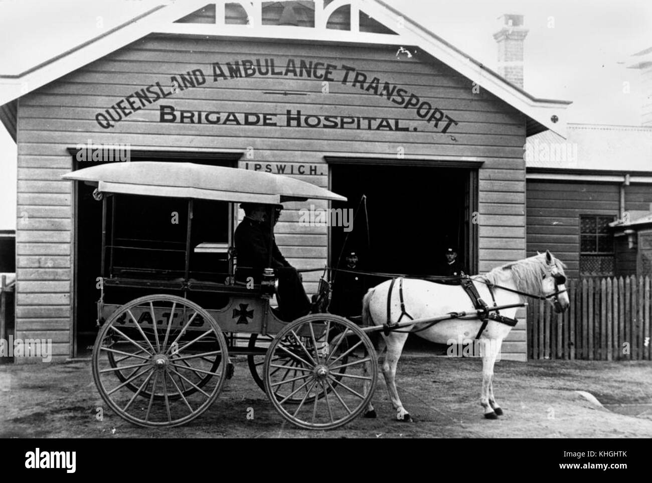 1 46275 Horse-drawn ambulance in front of the Q.A.T.B. Hospital in Ipswich, ca. 1908 Stock Photo