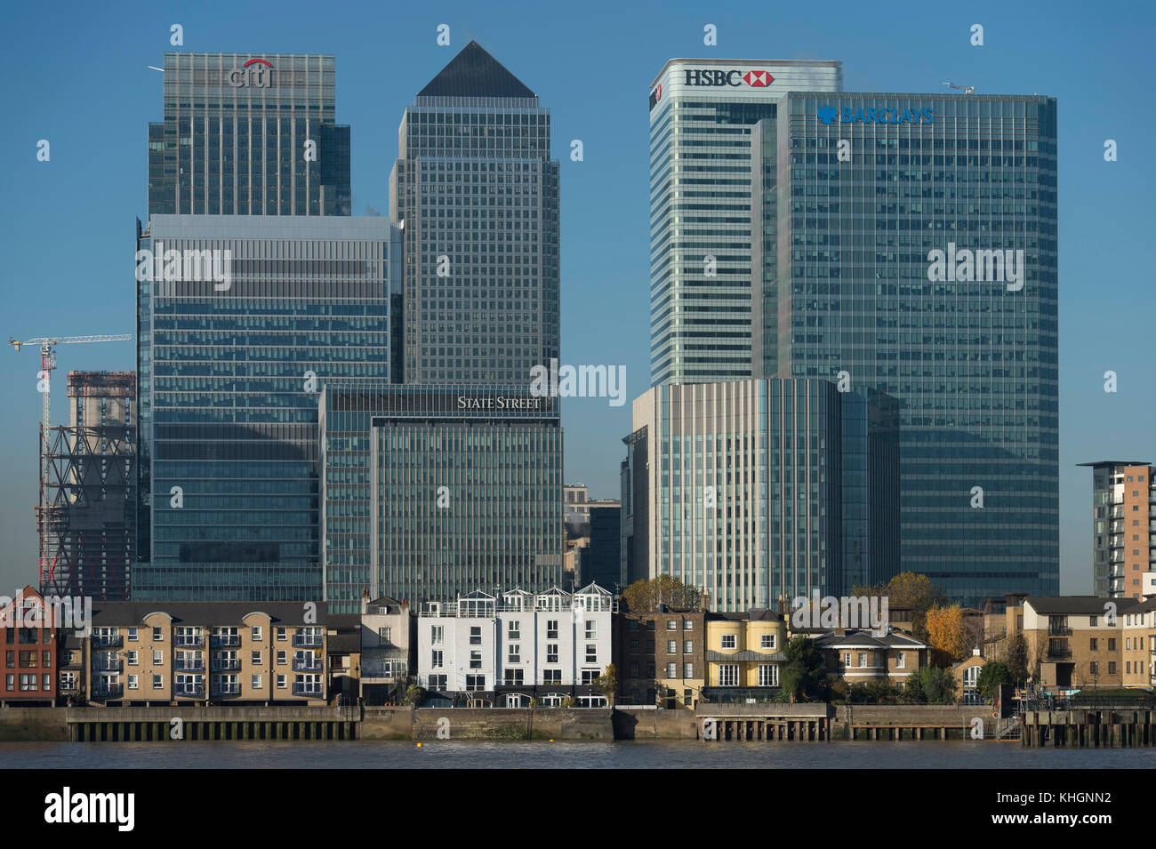 Canary Wharf, London, UK. 17 November, 2017. Crisp and clear winter morning in London’s docklands with Canary Wharf skyscrapers against blue sky. Credit: Malcolm Park/Alamy Live News. Stock Photo