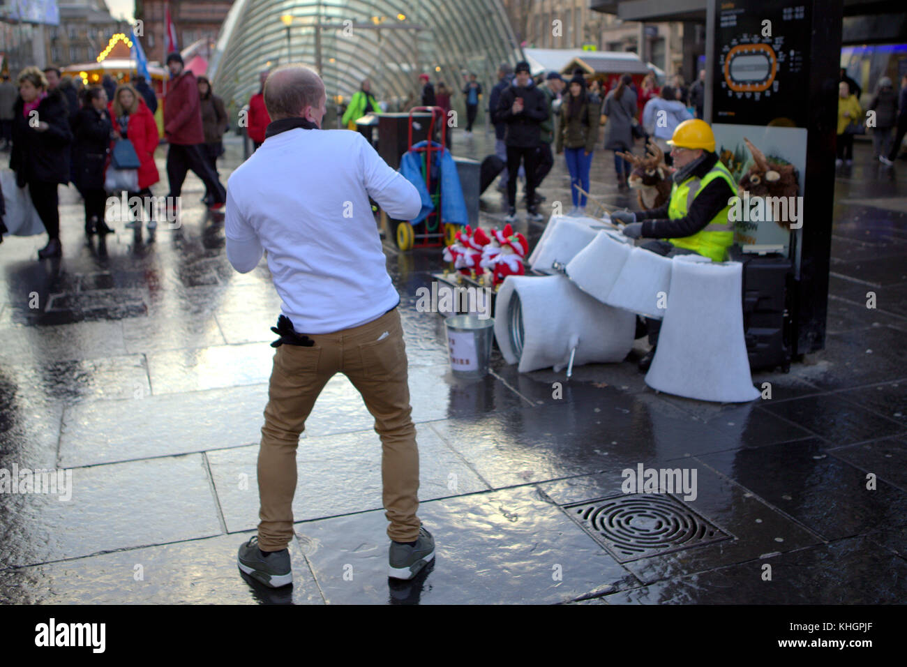 Leo The Raver Glasgow, Scotland, UK 17th Nov, 2017. First full day of Princes square ...