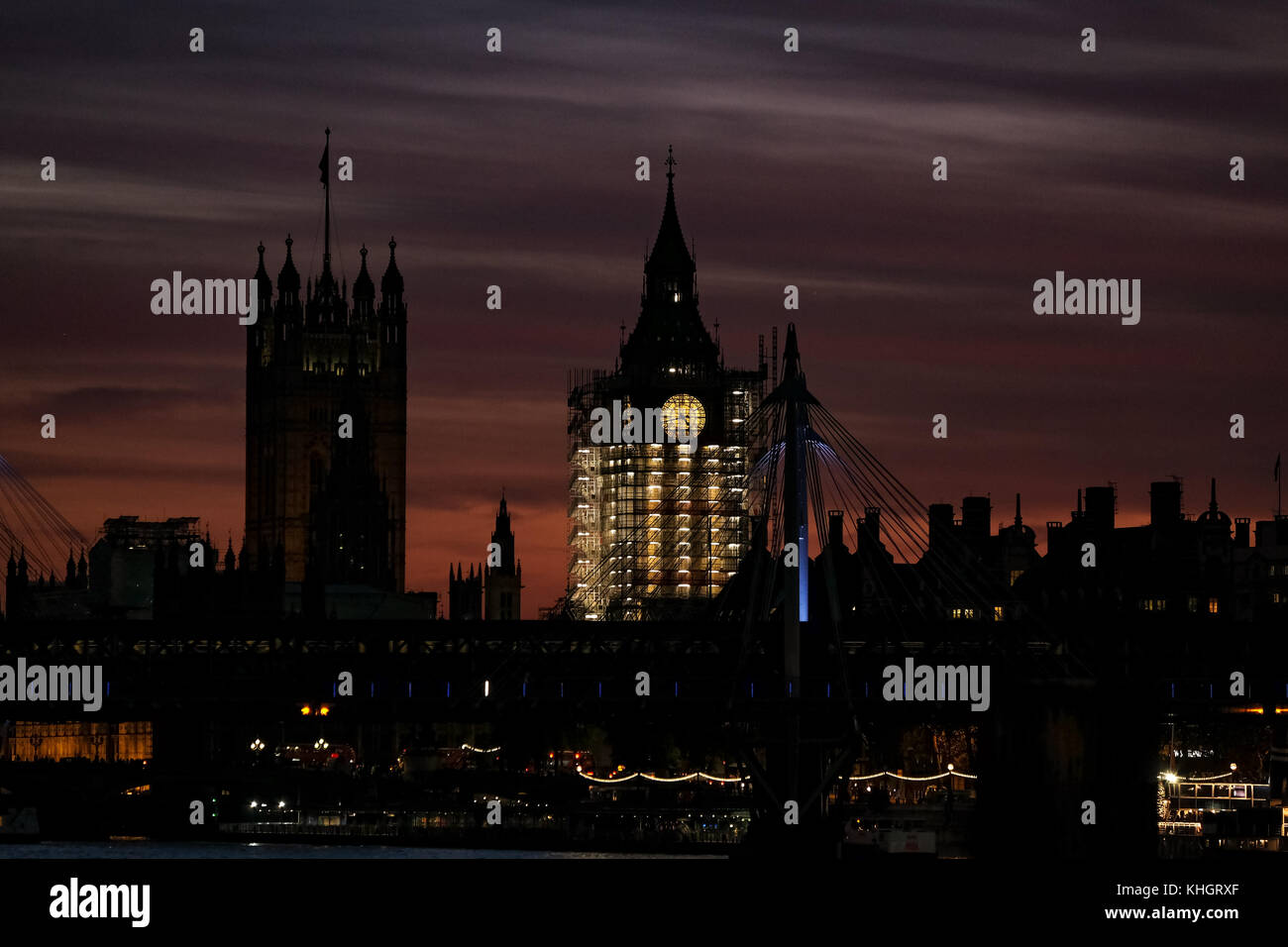 Friday 17th November 2017. London England. London is greeted with a wonderful sunset to mark the end of Friday as commuters come out of work and stop to photograph the spectacle. Elizabeth Tower( Big Ben) clock face peeks out from the scaffolding surrounding the tower. Paul Watts/ Alamy live news Stock Photo
