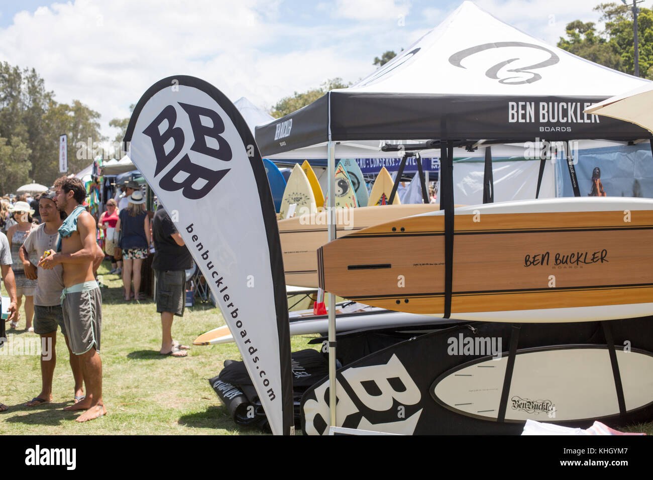 Avalon Beach, Sydney, Sunday 19th November 2017. The annual community market day at Avalon Beach features over 400 stalls selling crafts, clothing, jewellry, art and gifts. Credit: martin berry/Alamy Live News Stock Photo